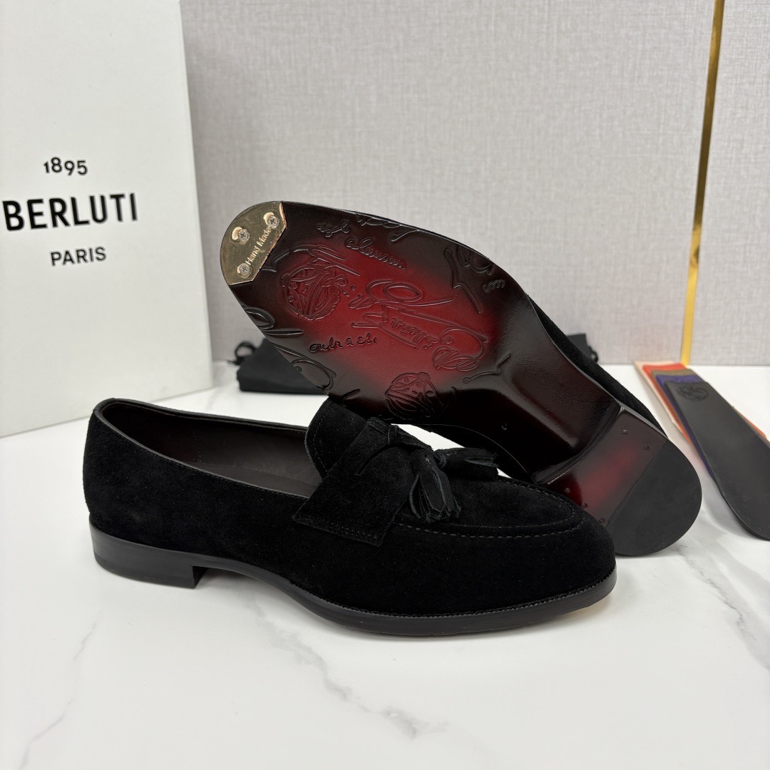 Лоферы мужские в стиле Berluti Lorenzo из натуральной замши черного цвета
