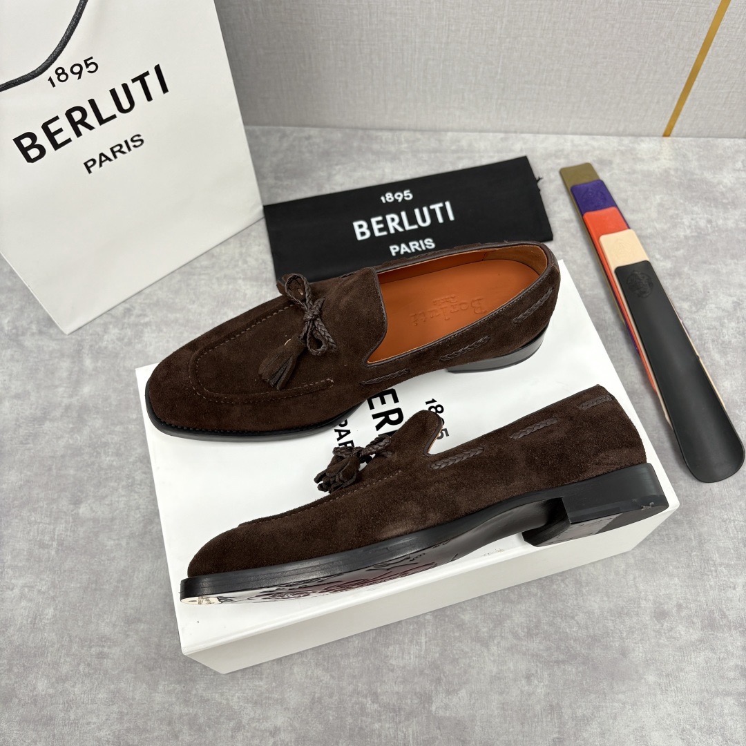 Лоферы мужские в стиле Berluti Lorenzo из натуральной замши коричневого цвета