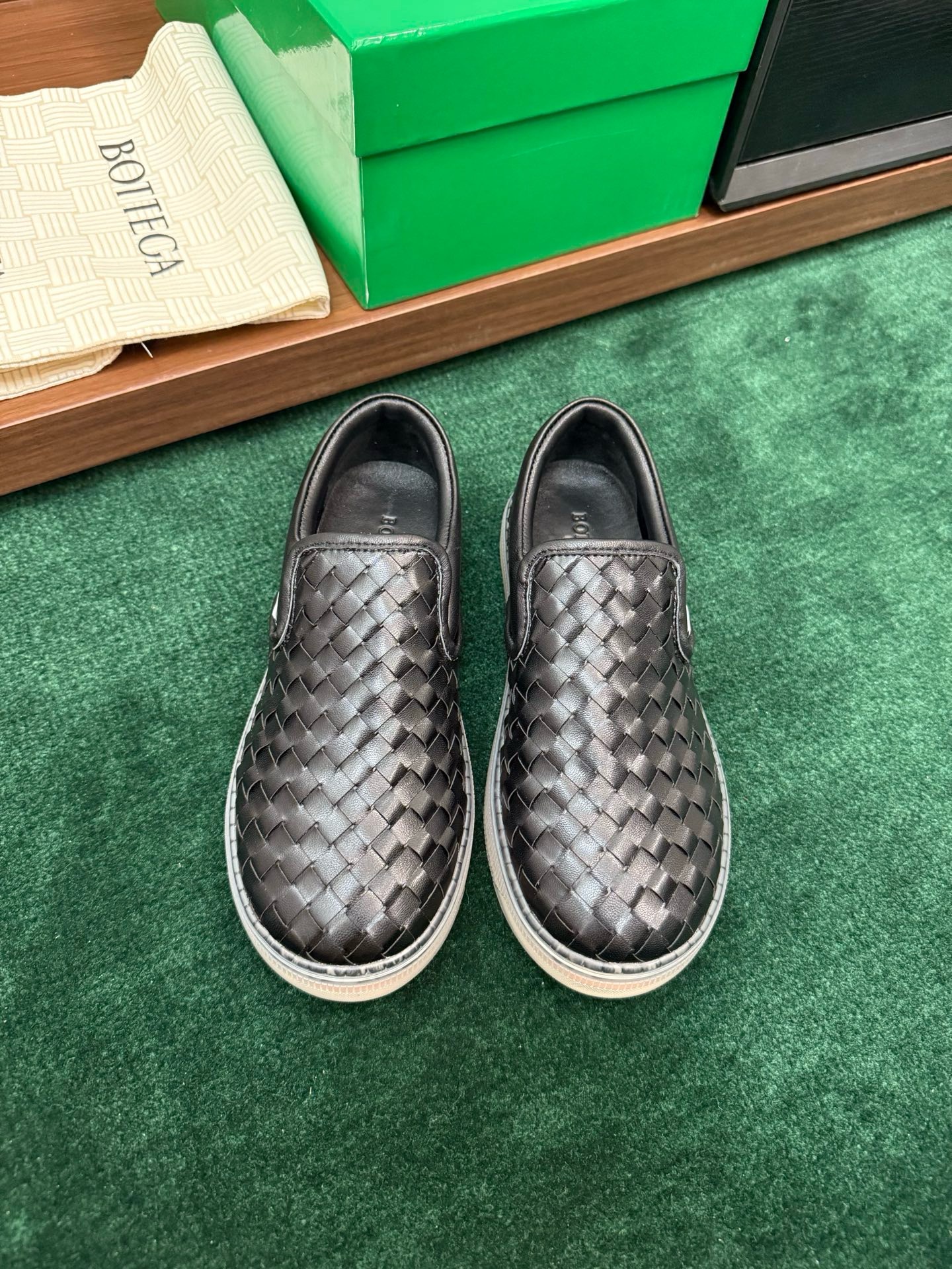 Слипоны Bottega Veneta Serena чёрного цвета