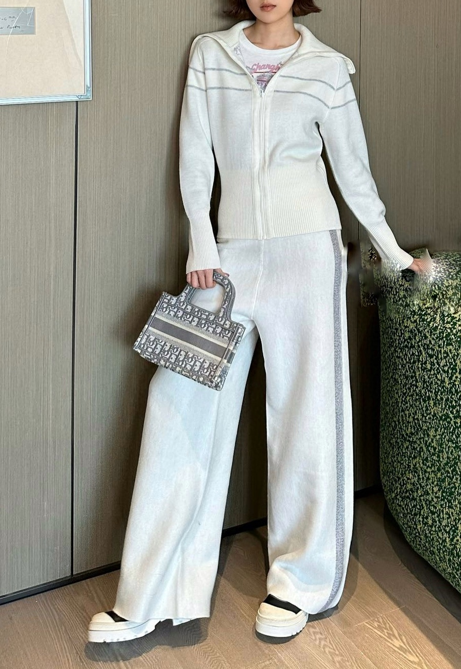 Брюки женские в стиле Dior из шерстяного трикотажа молочного цвета с жаккардовым узором