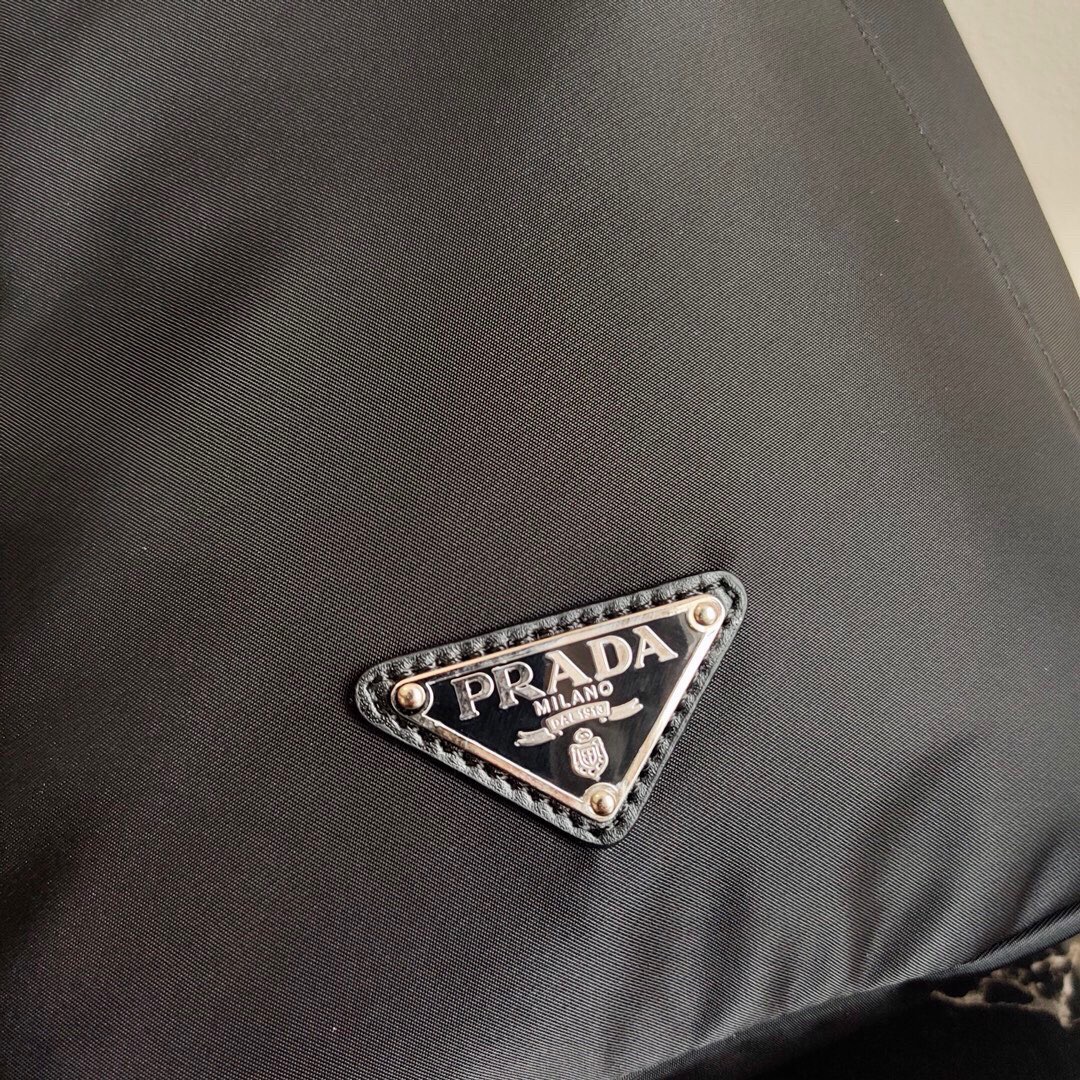 Сумка слинг / кроссбоди унисекс в стиле Prada Re-Nylon чёрного цвета