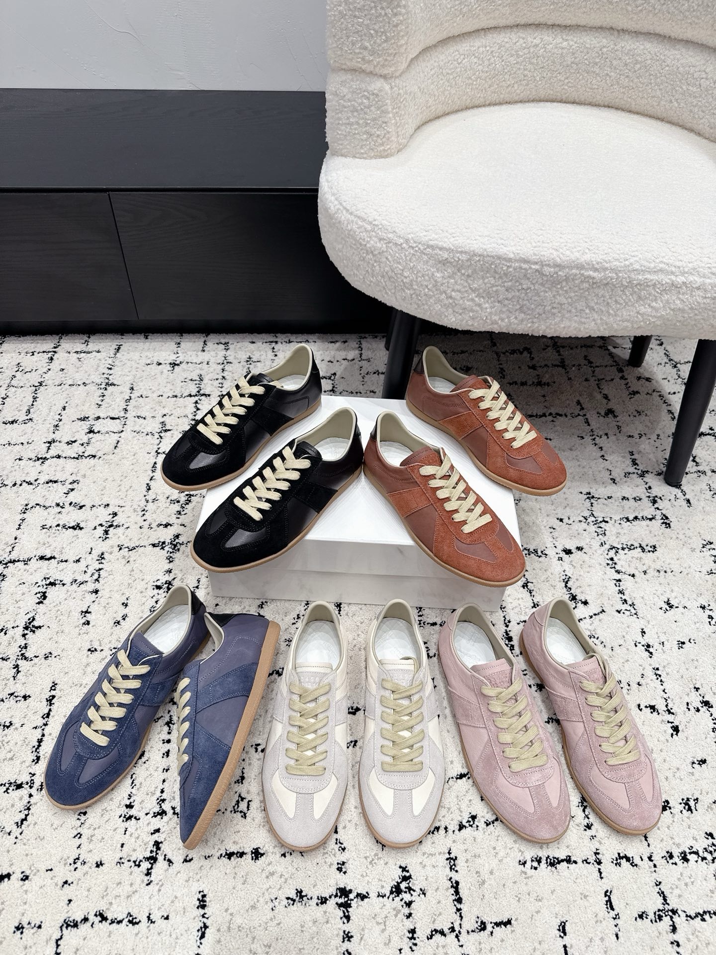 Кроссовки унисекс в стиле Maison Margiela MM6 German Trainer чёрного цвета