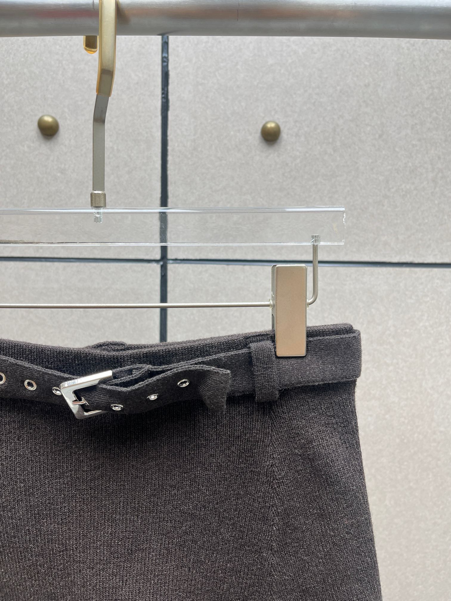 Шорты трикотажные женские в стиле Magda Butrym из шерстяного трикотажа чёрного цвета с ремнём