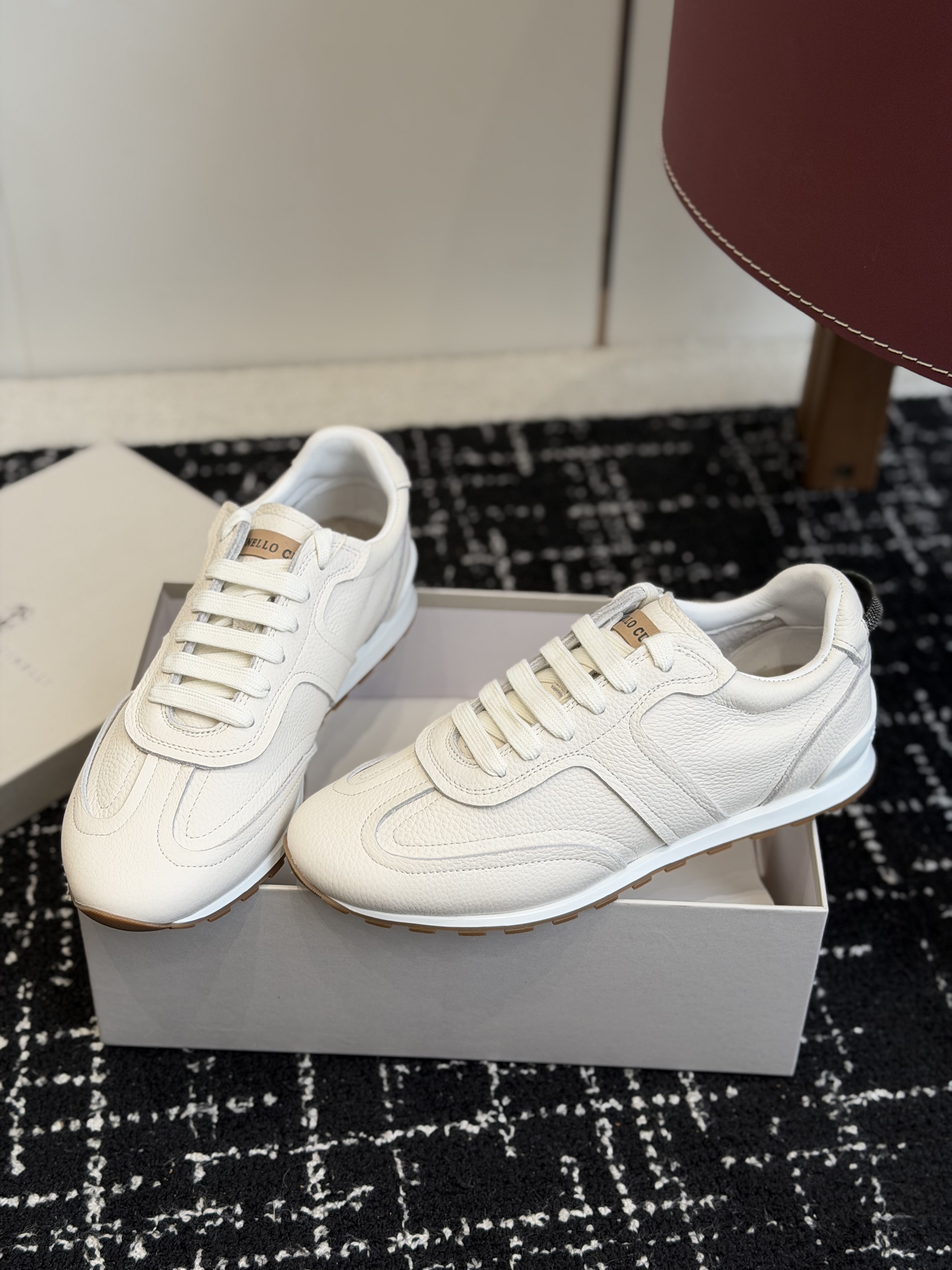 Кроссовки женские в стиле Brunello Cucinelli белого цвета