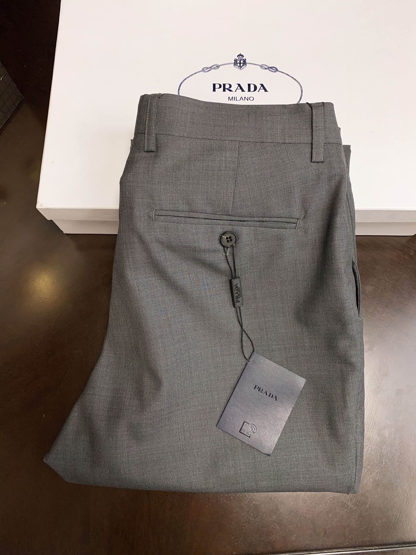 Костюм мужской в стиле Prada серого цвета (пиджак + брюки)