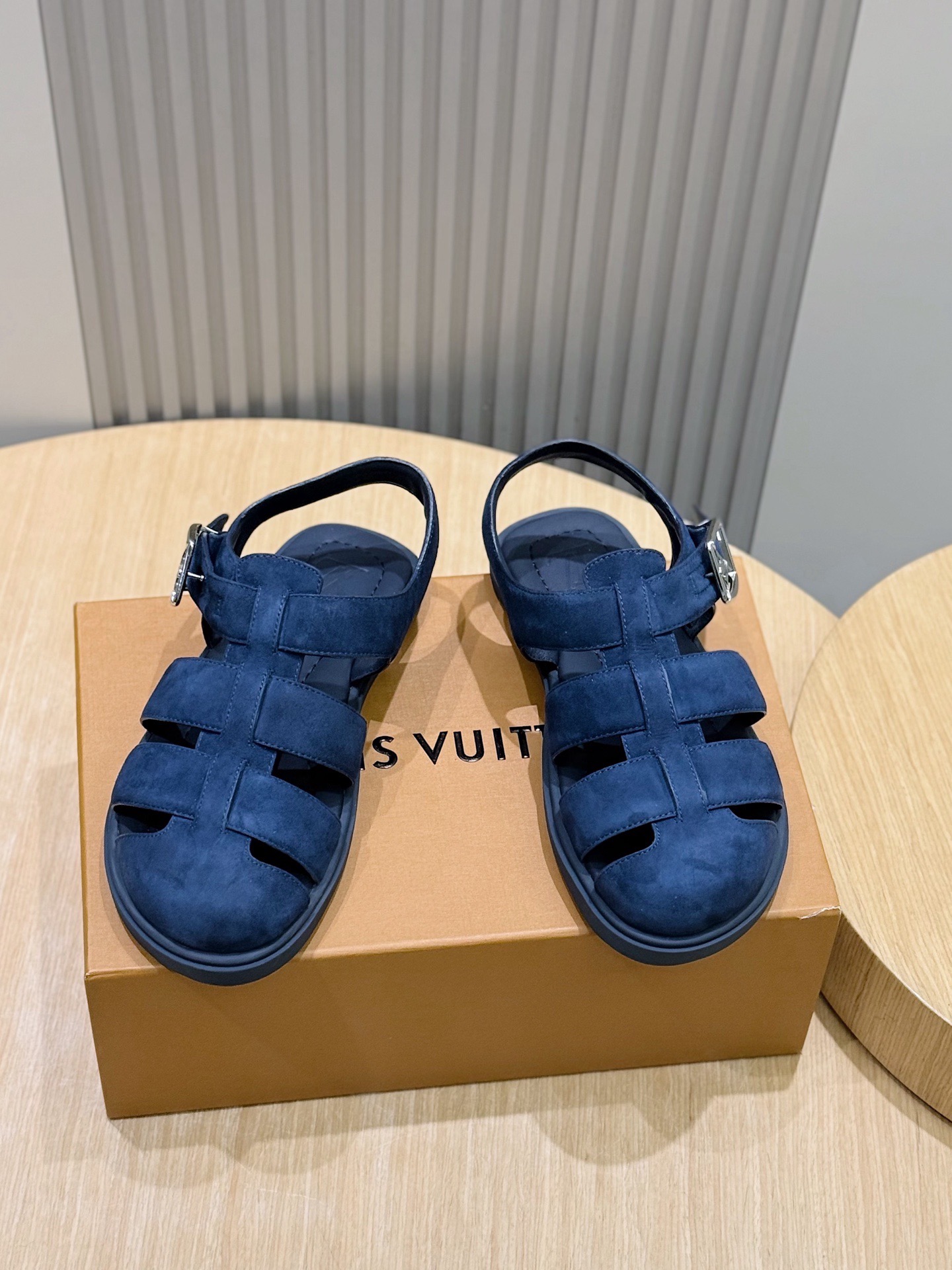 Сандалии мужские в стиле Louis Vuitton темно-синего цвета