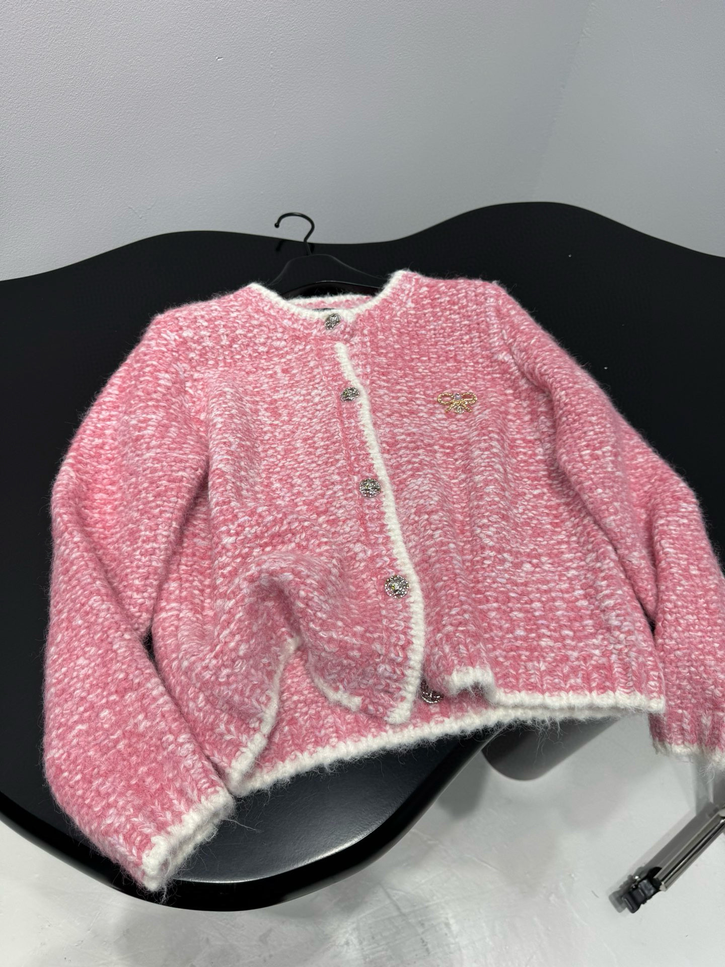 Комплект женский в стиле Chanel из твидовой смесовой пряжи розового цвета: жакет и шарф