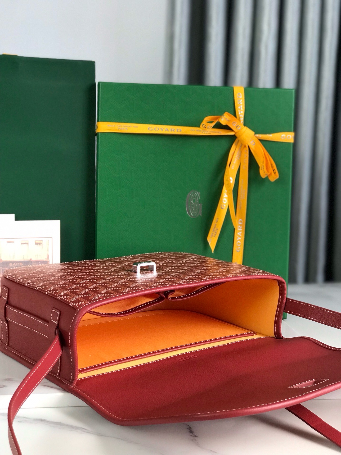 Сумка женская Goyard Belvédère II красного цвета