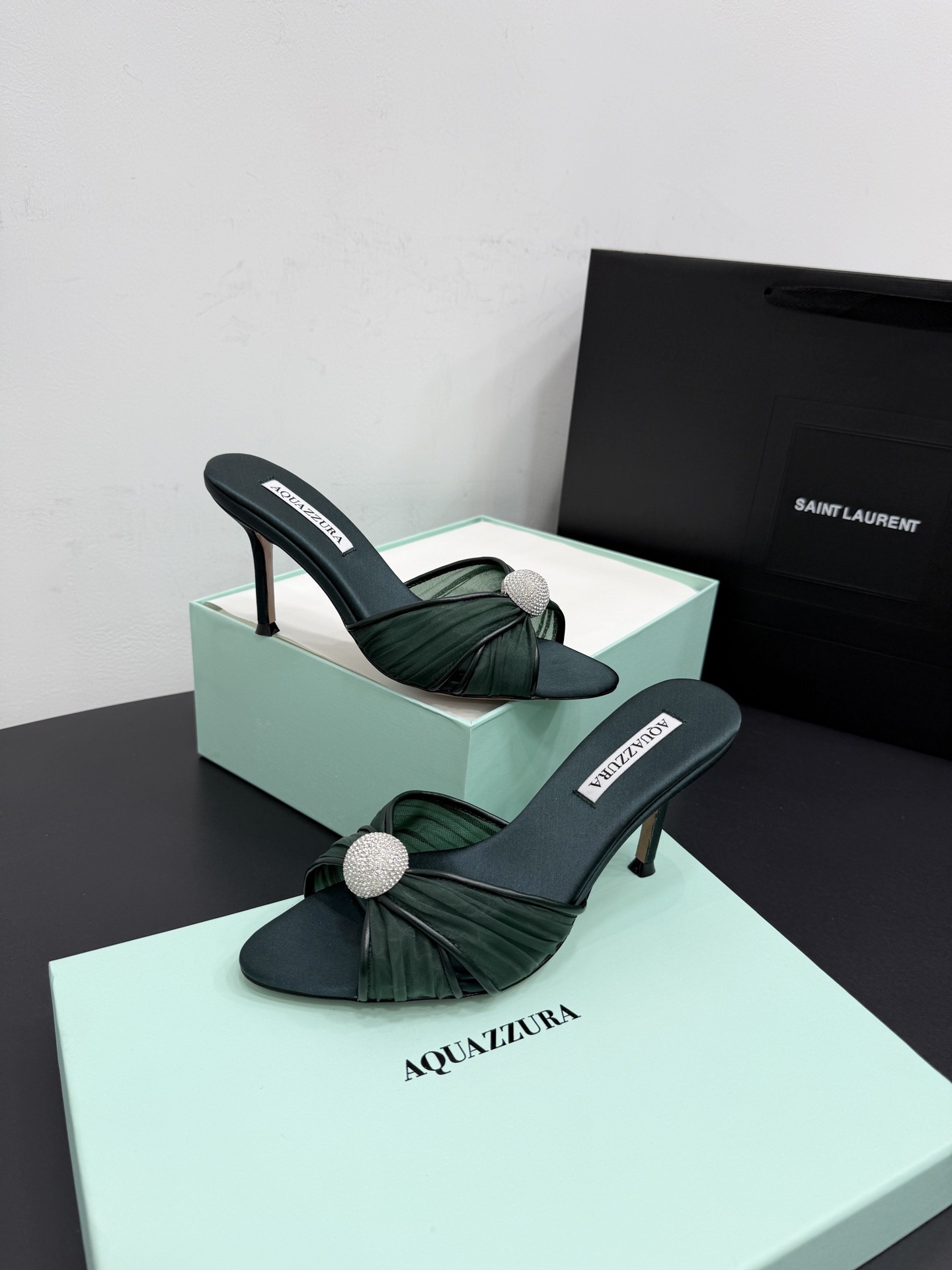 Мюли женские Aquazzura из натурального шёлка тёмно-зелёного цвета