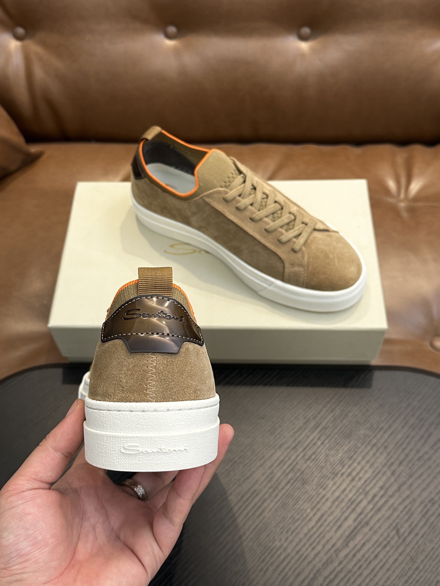 Кроссовки мужские в стиле Santoni из натуральной зернистой кожи бежевого цвета