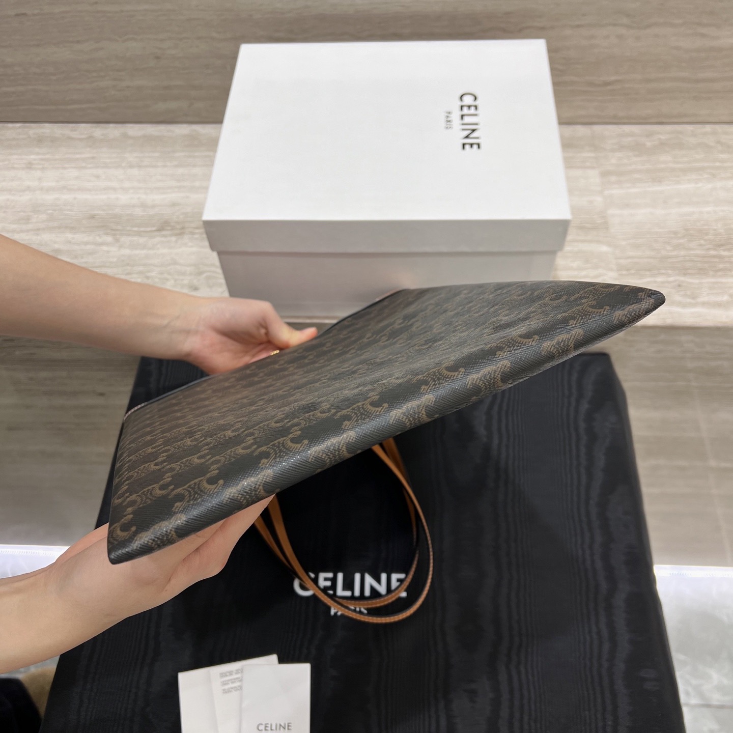 Сумка-шоппер женская в стиле Celine Flat Shopper Triomphe средняя