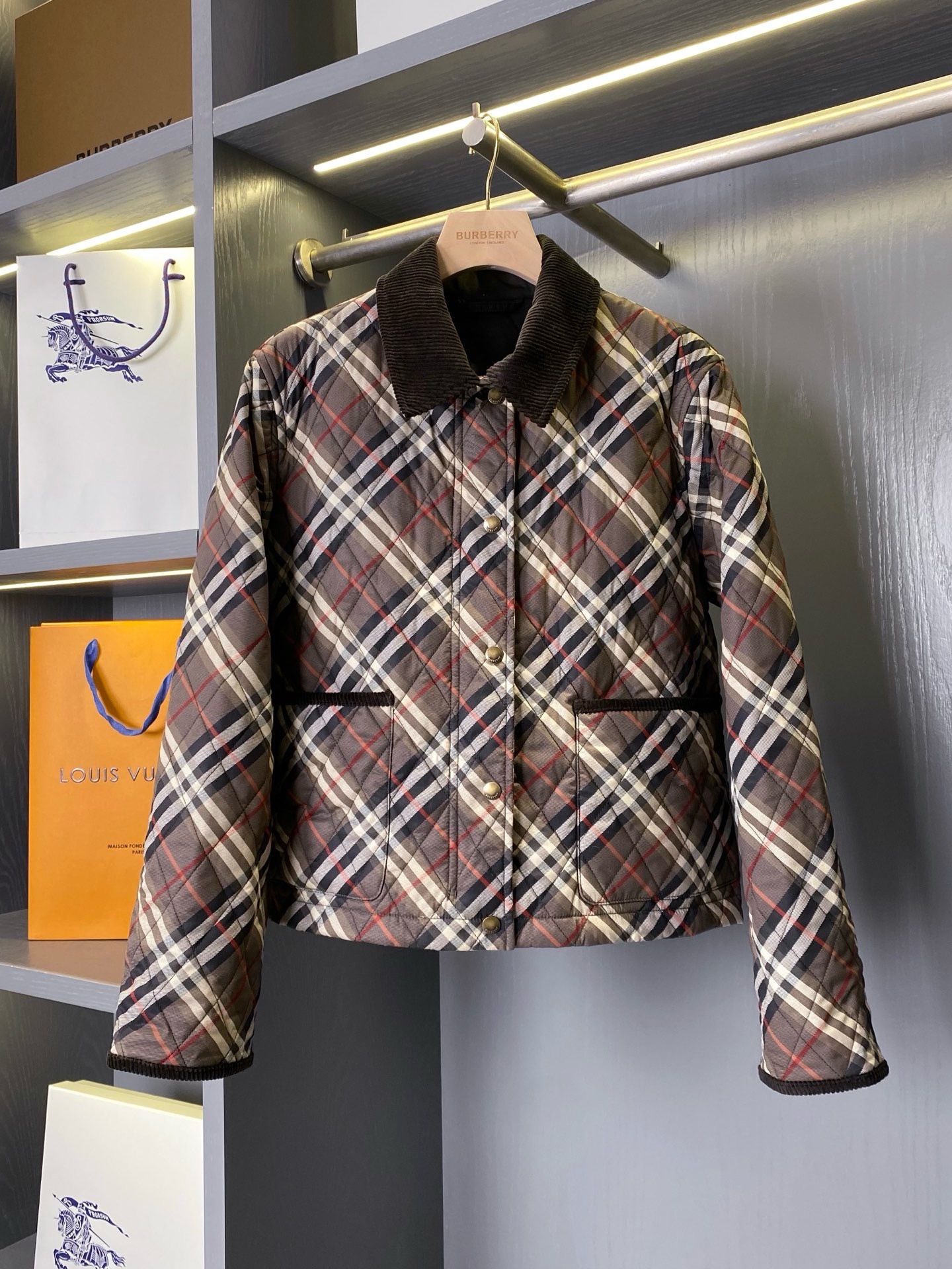 Куртка женская  Burberry укороченная