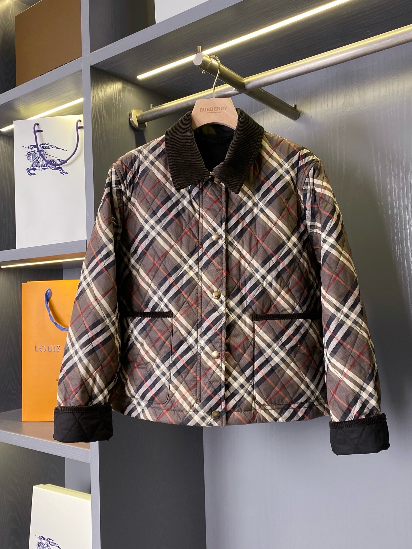 Куртка женская  Burberry укороченная