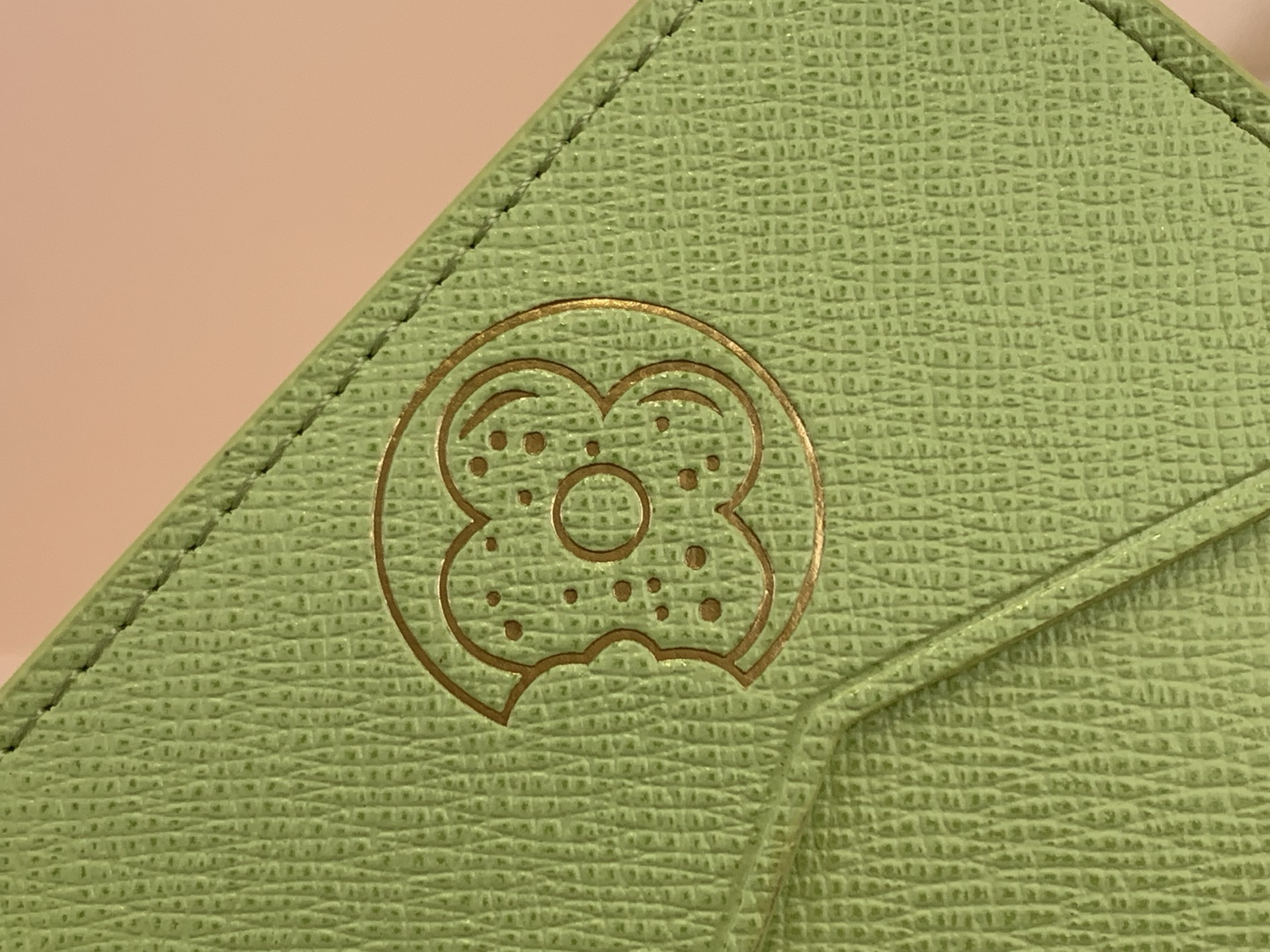 Обложка унисекс для паспорта в стиле Louis Vuitton Monogram Donuts зелёного цвета