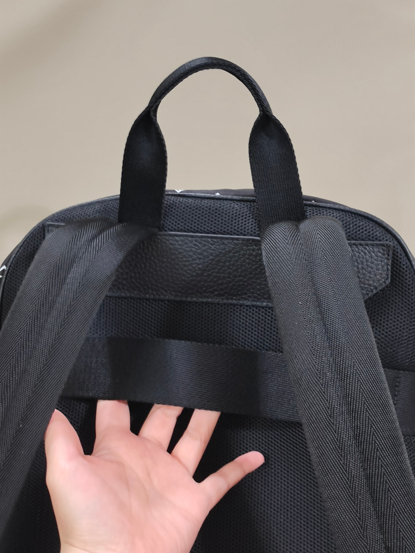 Рюкзак унисекс в стиле Bally из водоотталкивающего текстиля с кожаными элементами чёрного цвета