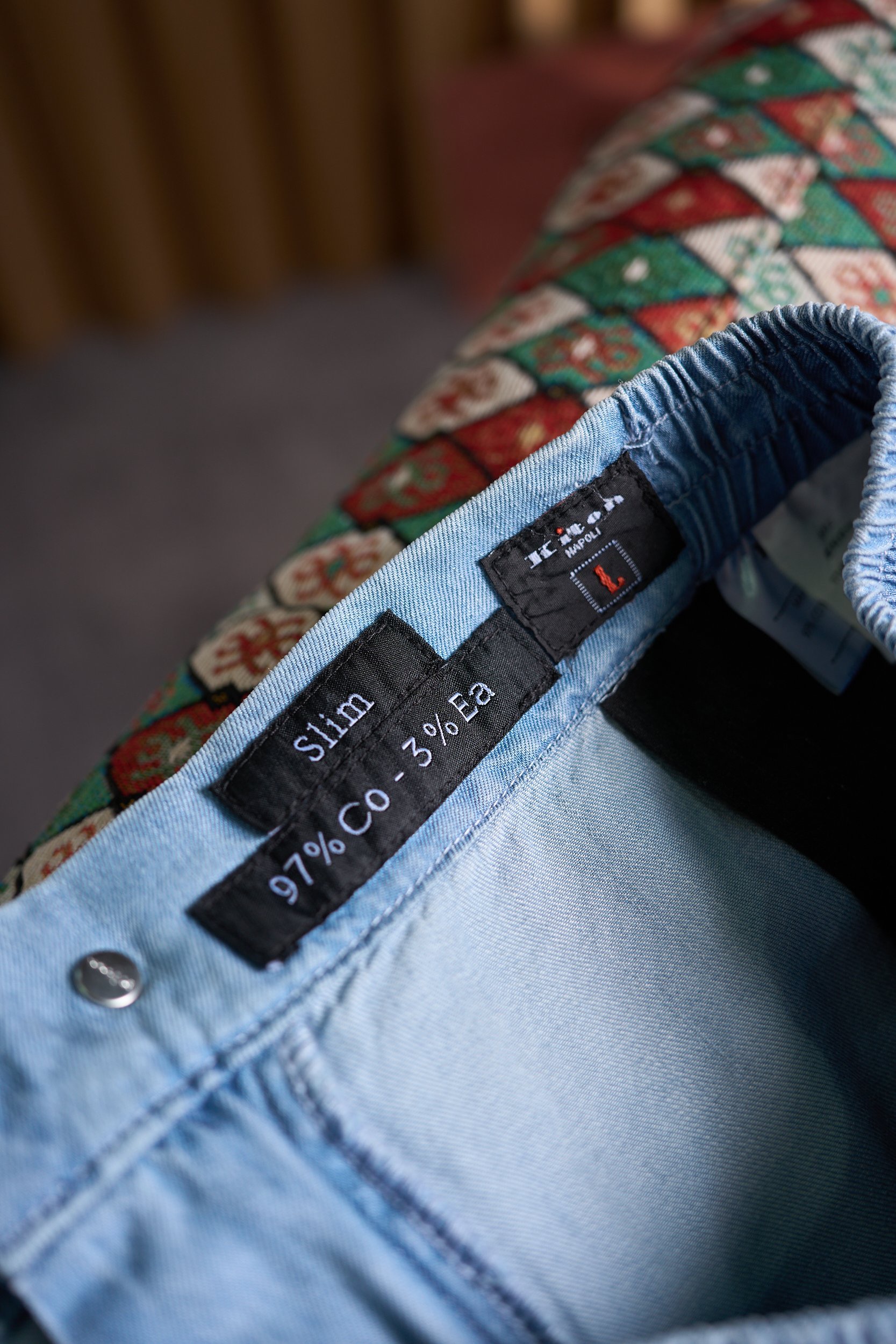 Шорты мужские в стиле Kiton светло-голубого цвета с фирменной фурнитурой