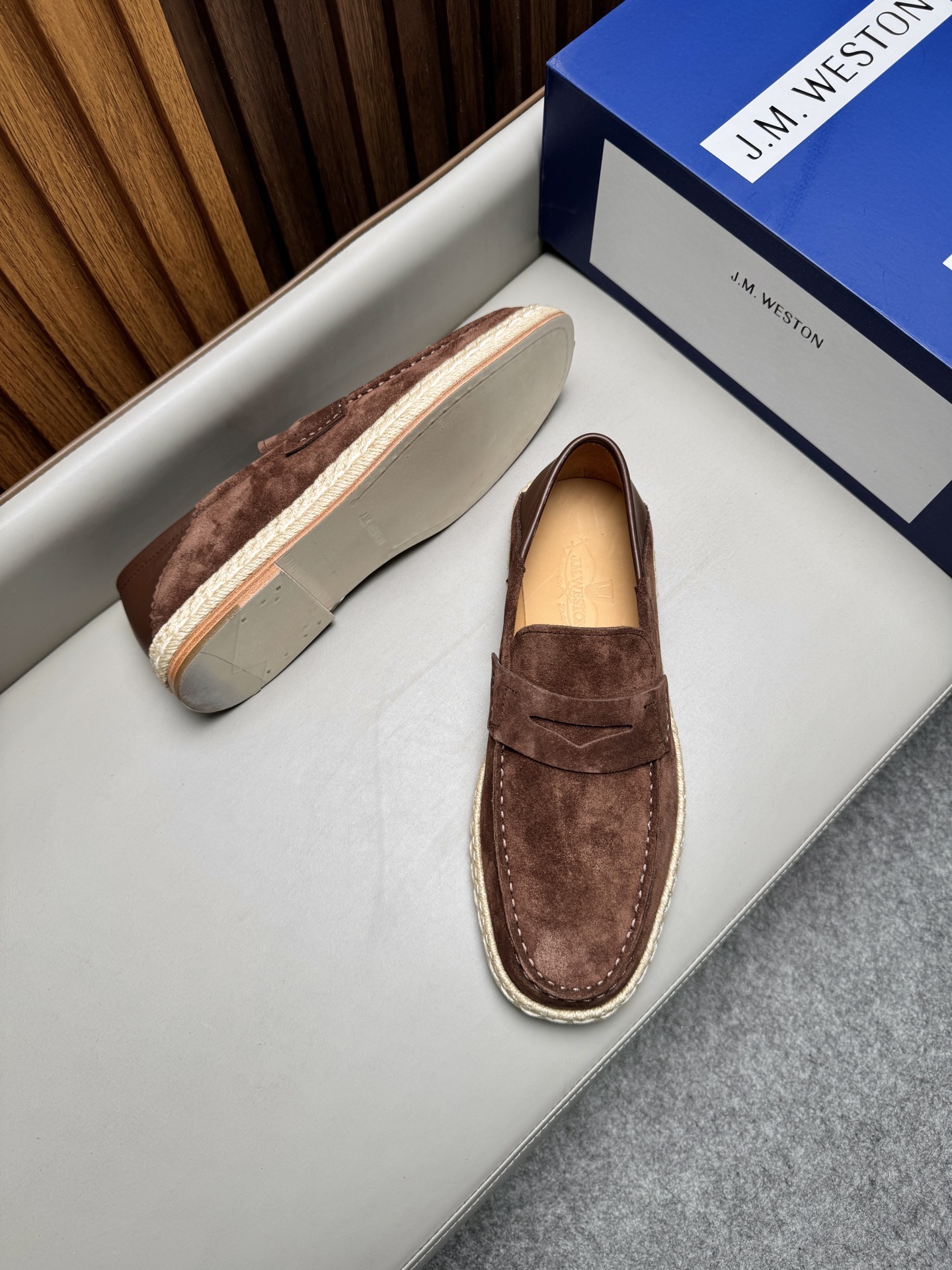 Лоферы мужские в стиле J.M. Weston светло-коричневого цвета