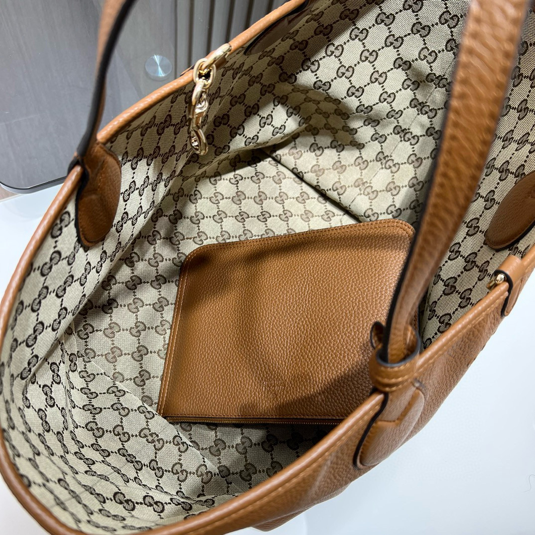Сумка-шоппер женская в стиле Gucci Totissima из натуральной кожи и фирменного текстиля GG карамельного цвета