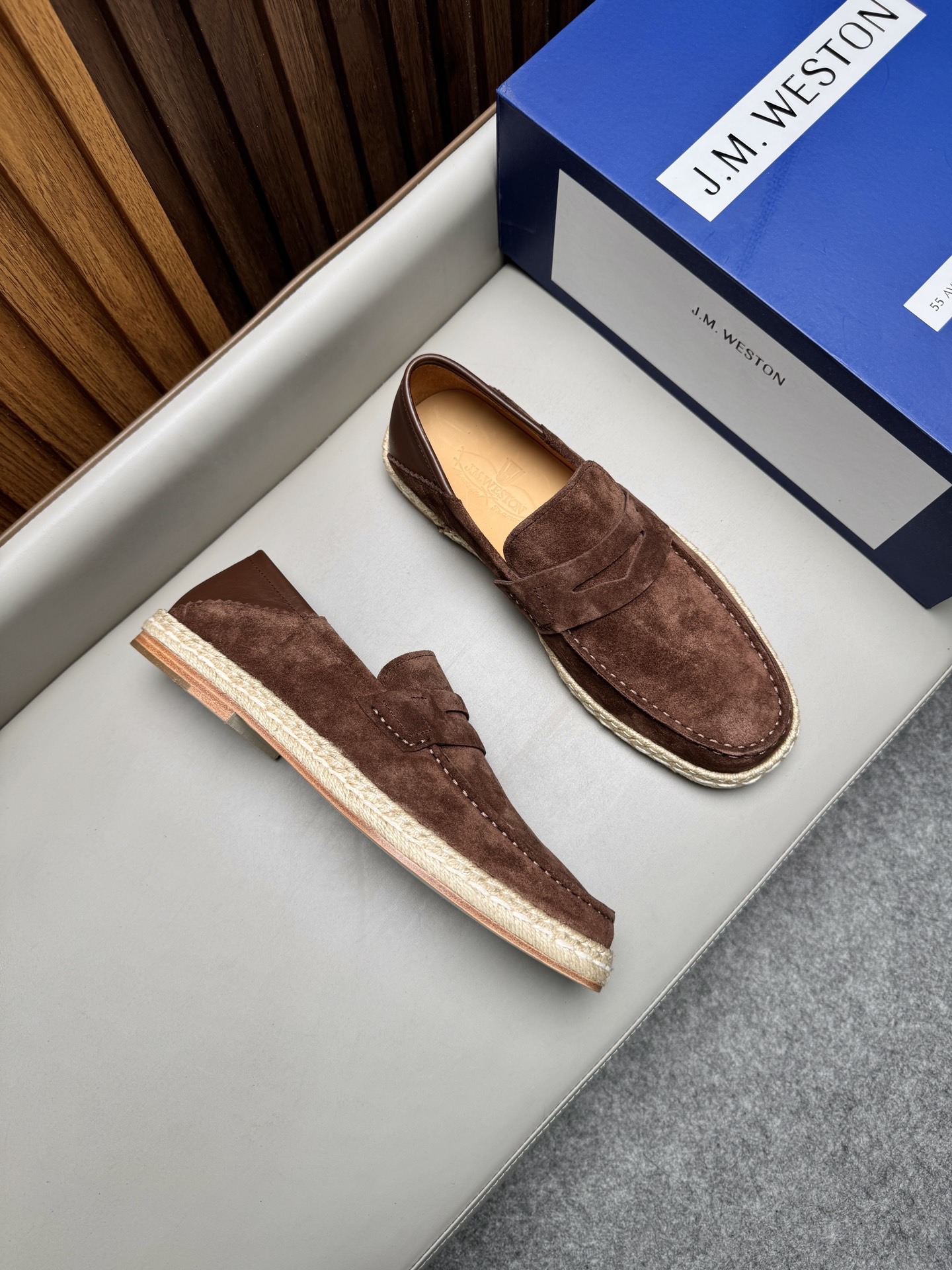 Лоферы мужские в стиле J.M. Weston светло-коричневого цвета