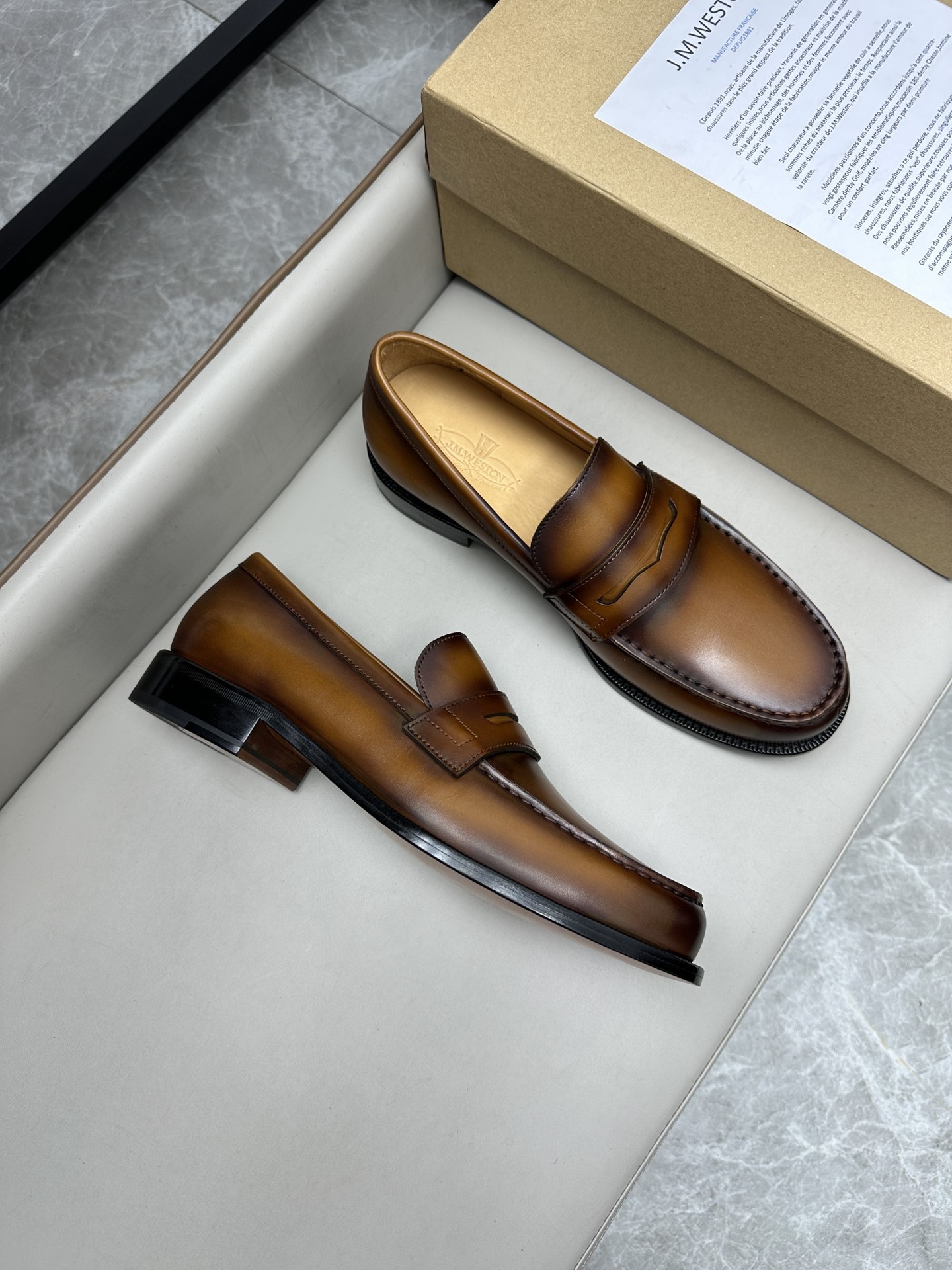 Лоферы мужские в стиле J.M. Weston коричневого цвета