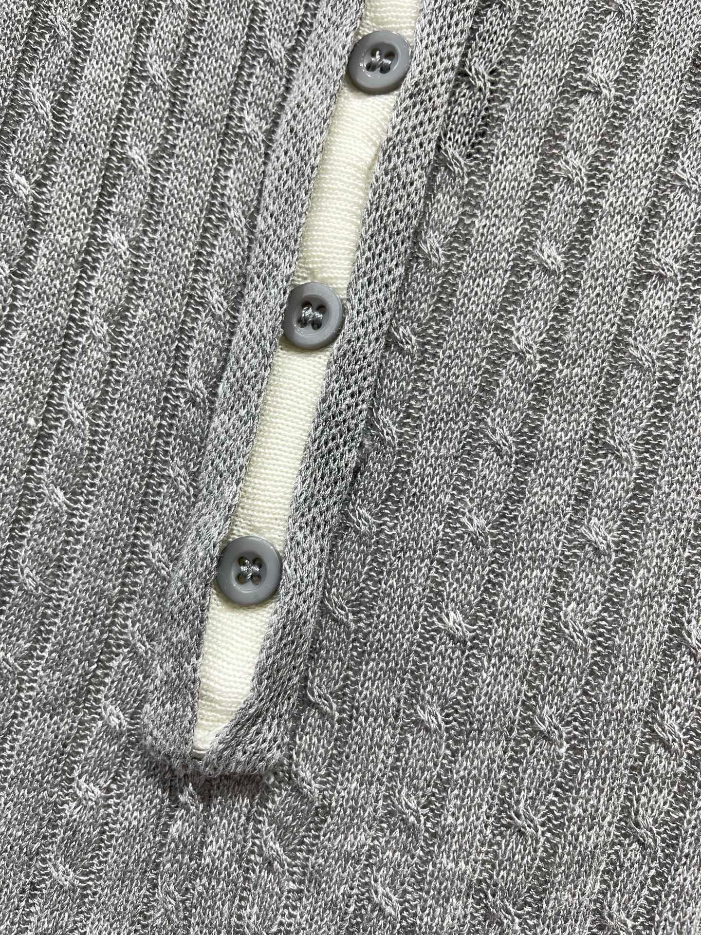 Джемпер женский Polo Ralph Lauren Mini-Cable Short-Sleeve Henley  серого цвета с вышитой эмблемой
