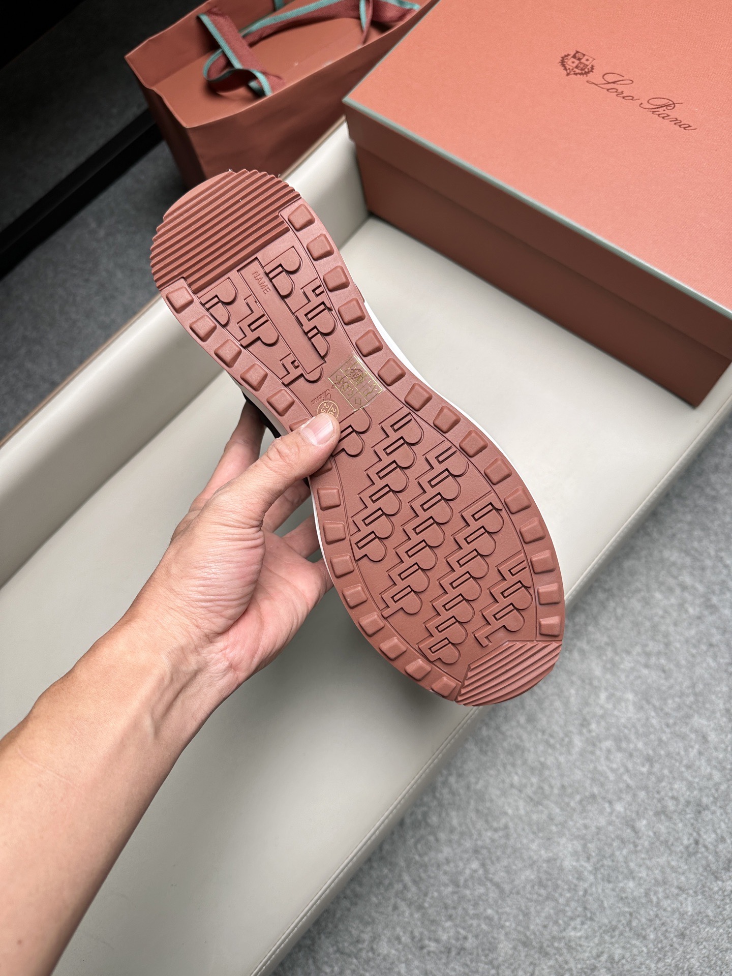 Кроссовки мужские в стиле Loro Piana черного цвета