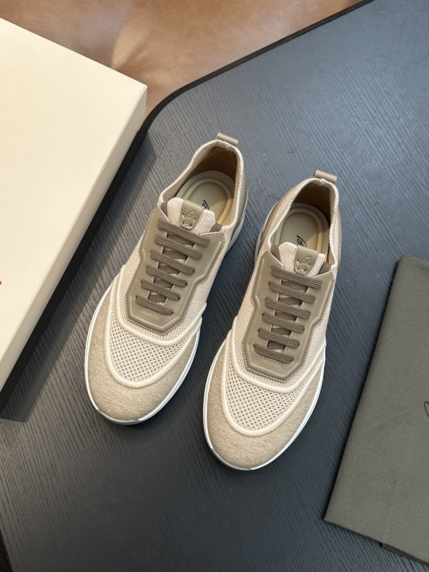 Кроссовки мужские в стиле Brioni бежевого цвета