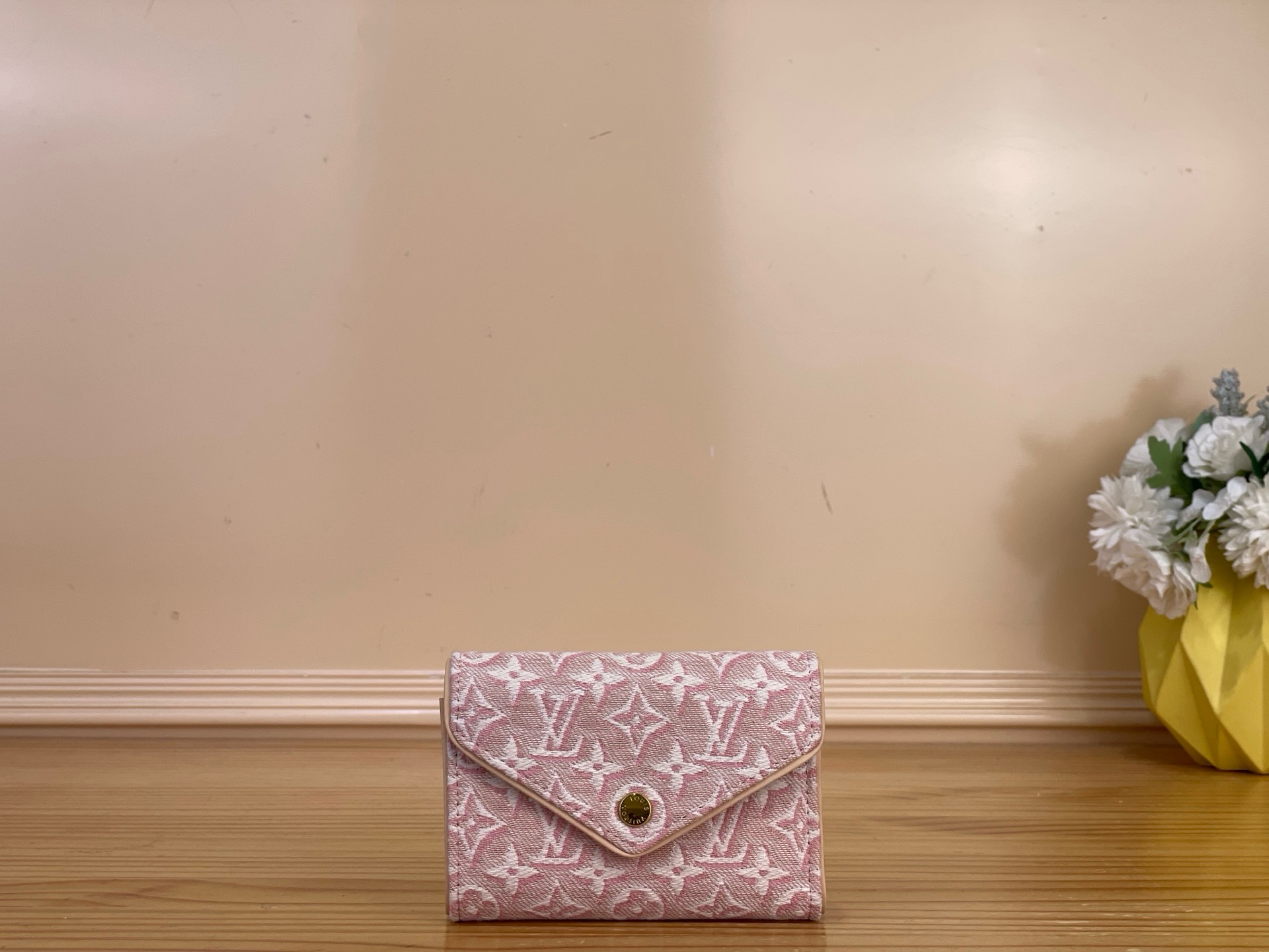 Кошелёк женский Louis Vuitton Victorine розового цвета