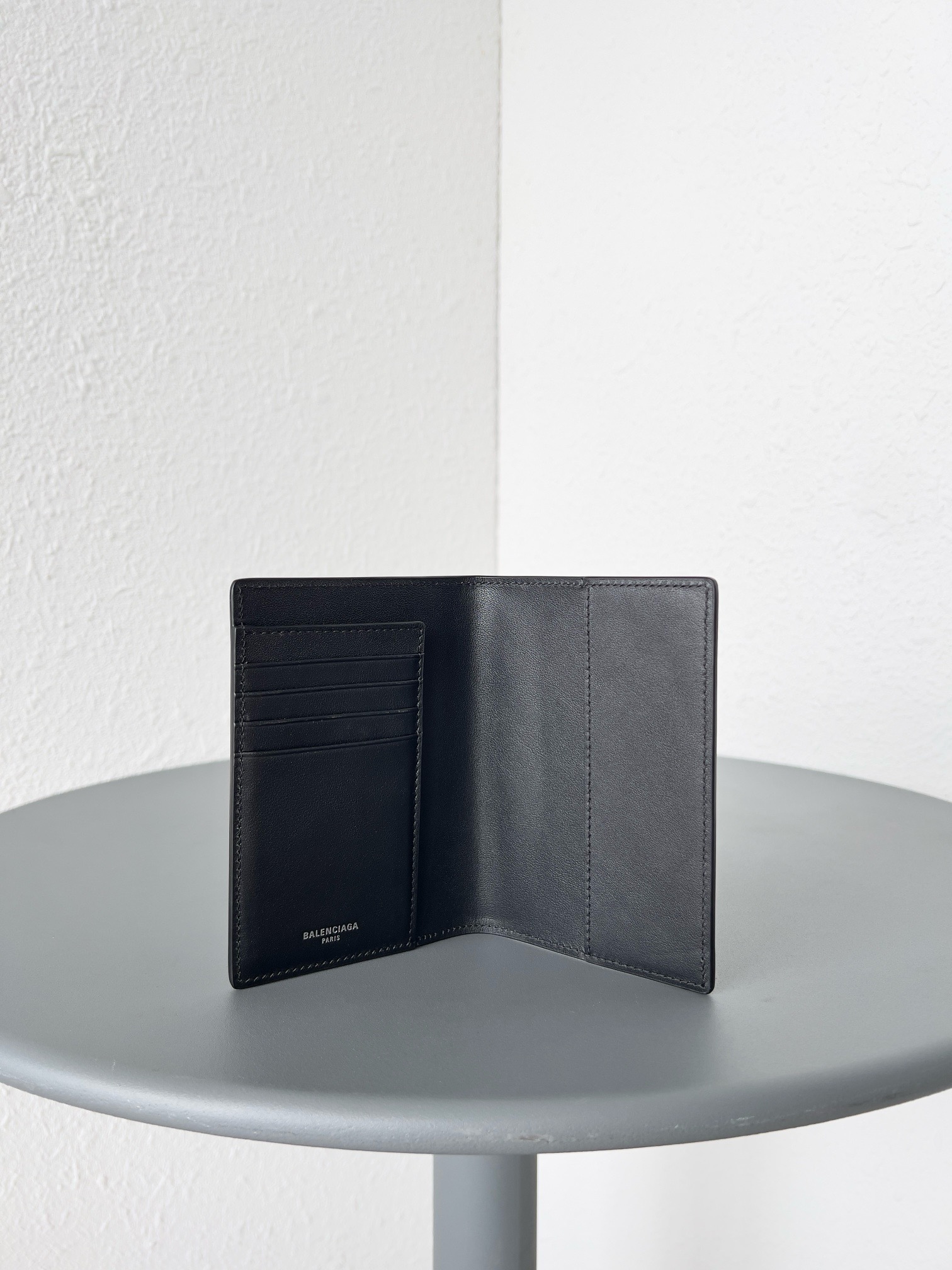 Обложка для паспорта Balenciaga Passport  чёрного цвета