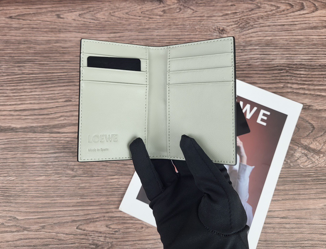 Кошелёк компактный в стиле Loewe L1132 светло-серого цвета