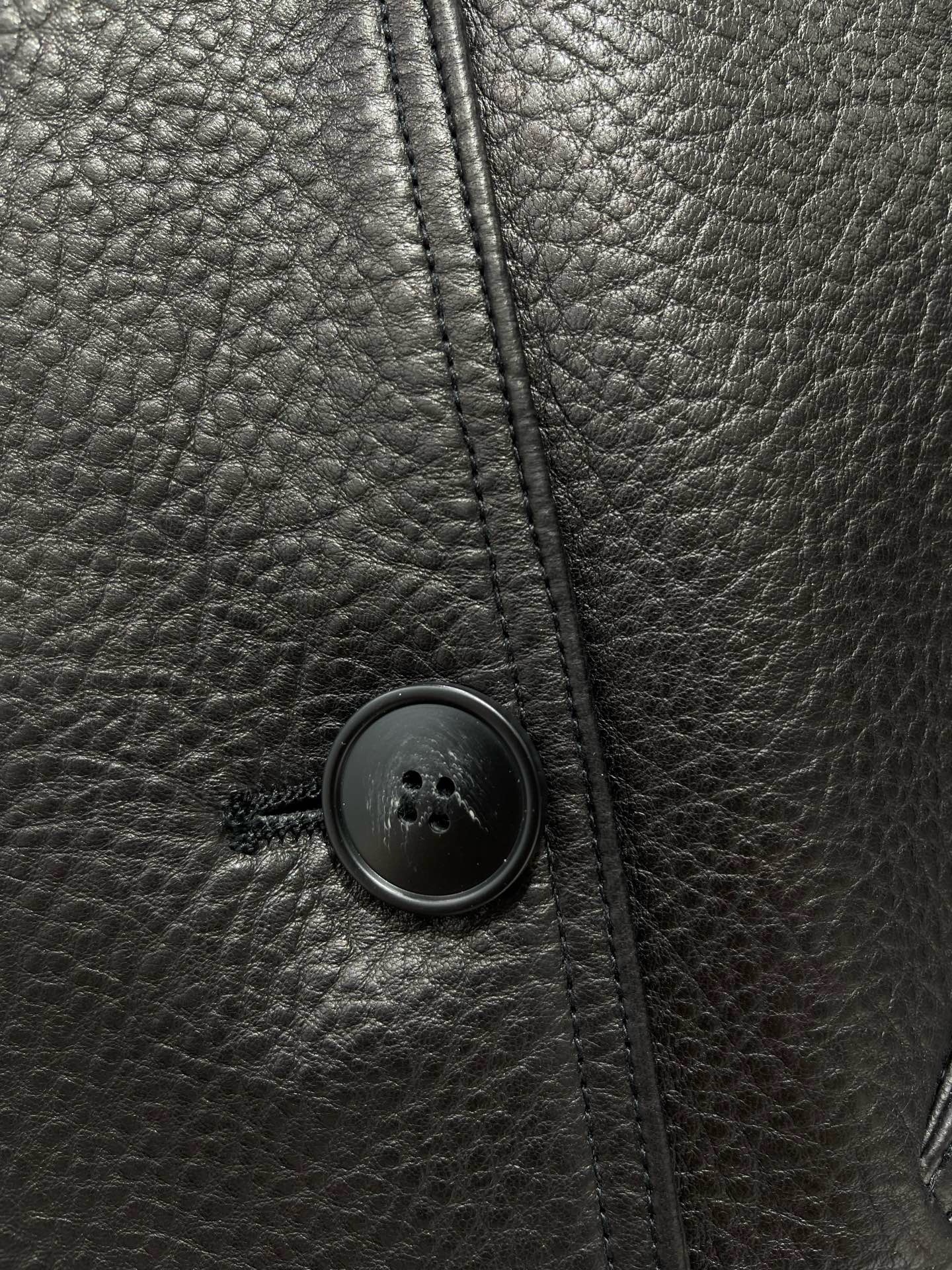 Тренч укороченный женский Acne Studios Cropped Leather Trench Coat чёрного цвета