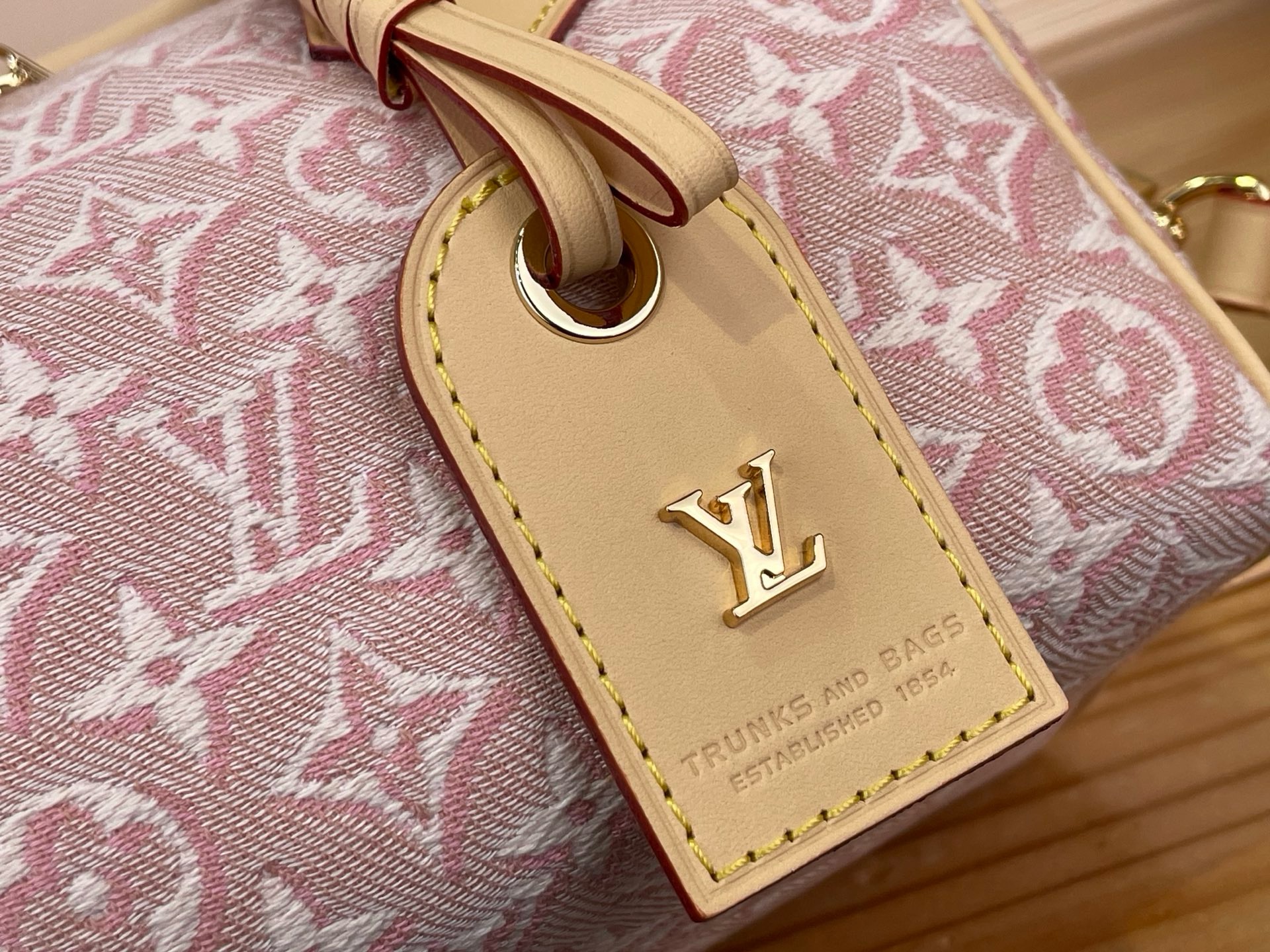 Сумка женская Louis Vuitton Speedy Bandoulière 20 розового цвета