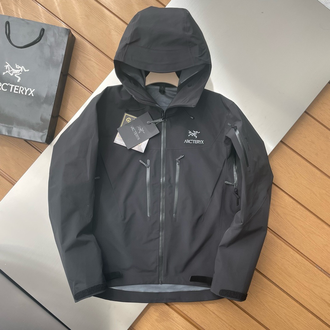 Куртка мужская Arc’teryx Alpha SV из мембранной ткани GORE-TEX Pro синего цвета с капюшоном