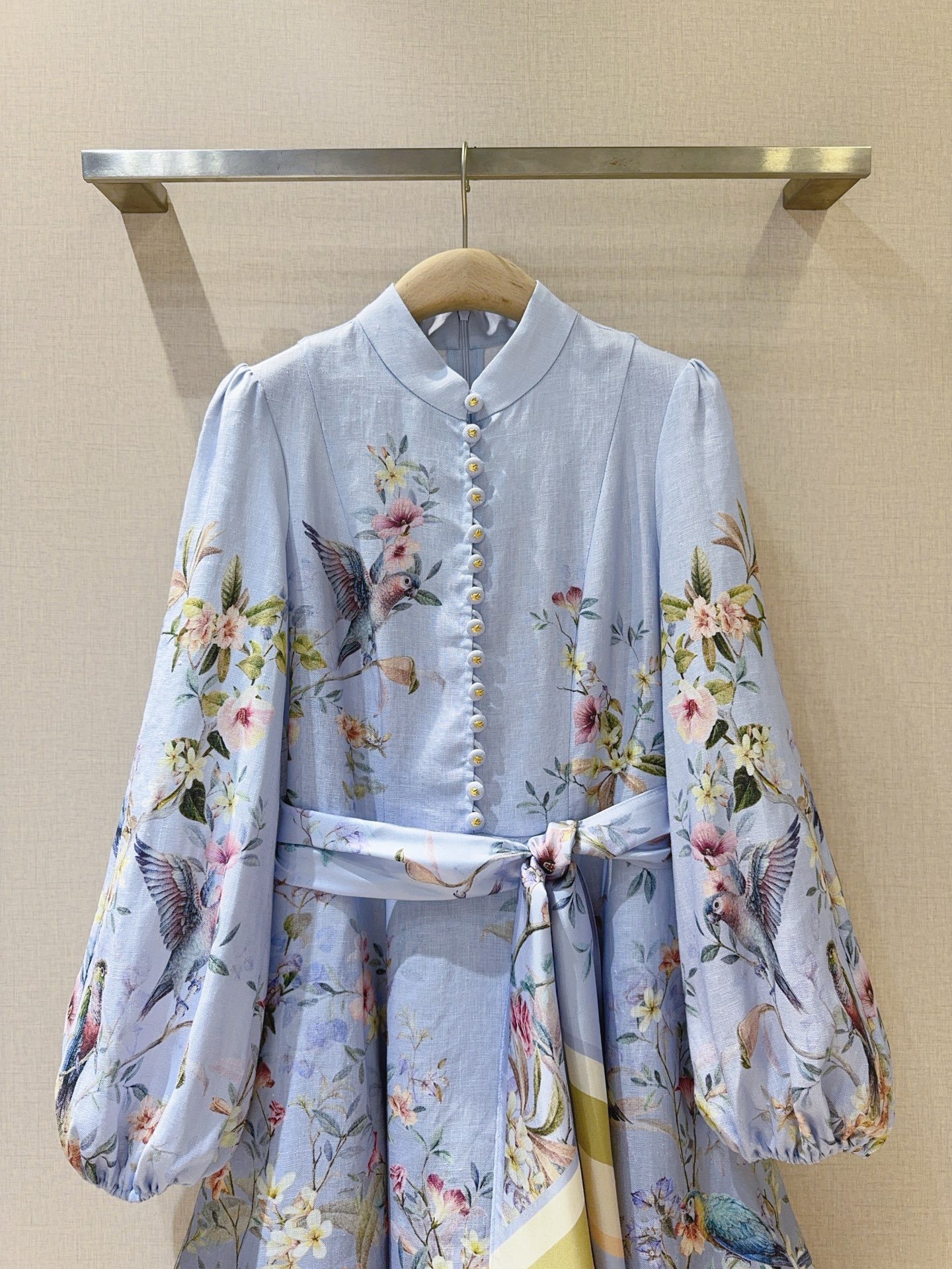 Платье женское в стиле Zimmermann  из льна голубого цвета с цветочным принтом