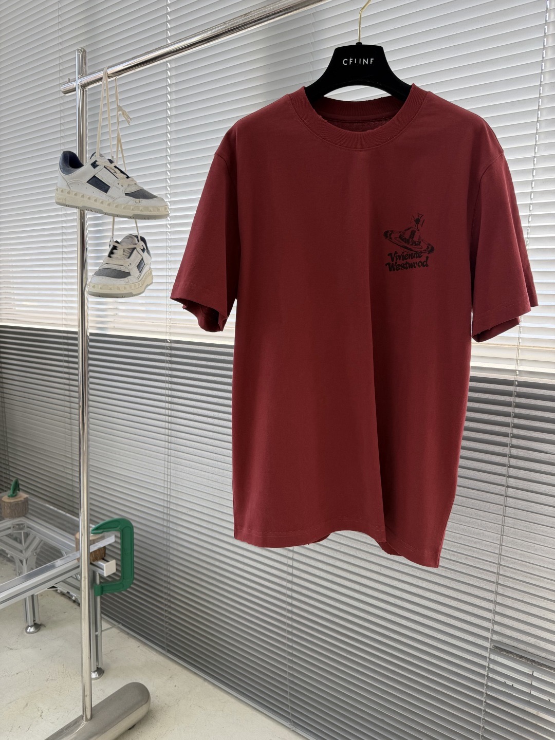 Футболка мужская в стиле Vivienne Westwood с принтом (оверсайз) красного цвета