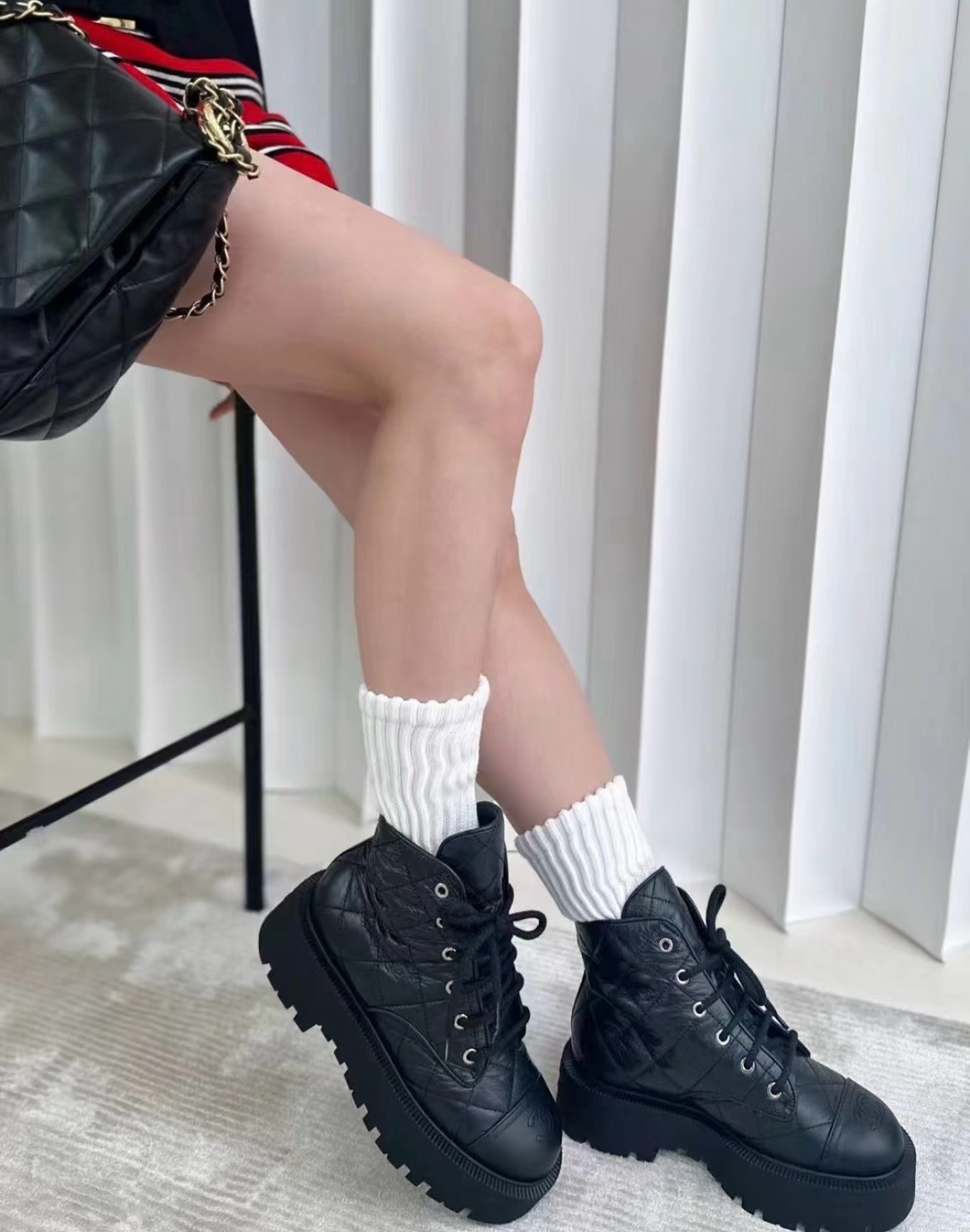 Ботинки женские Chanel чёрного цвета
