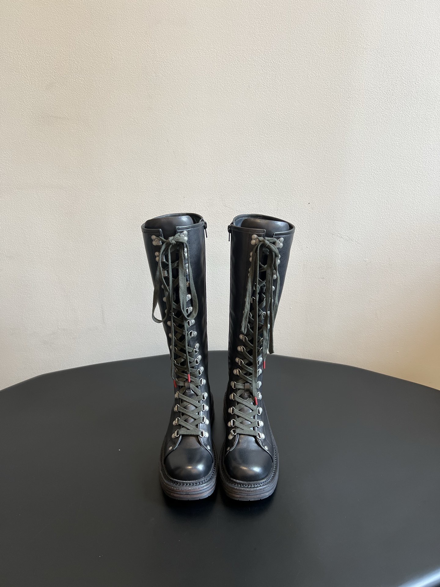 Сапоги женские Miu Miu Leather Boots черного цвета