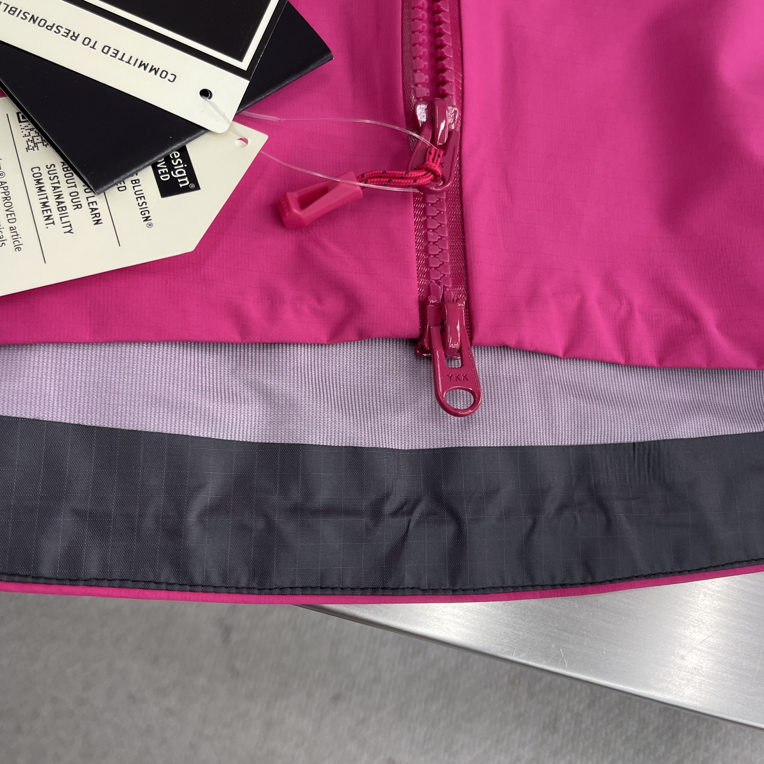 Куртка мужская Kailas softshell с капюшоном ярко-розового цвета водо- и ветрозащитная