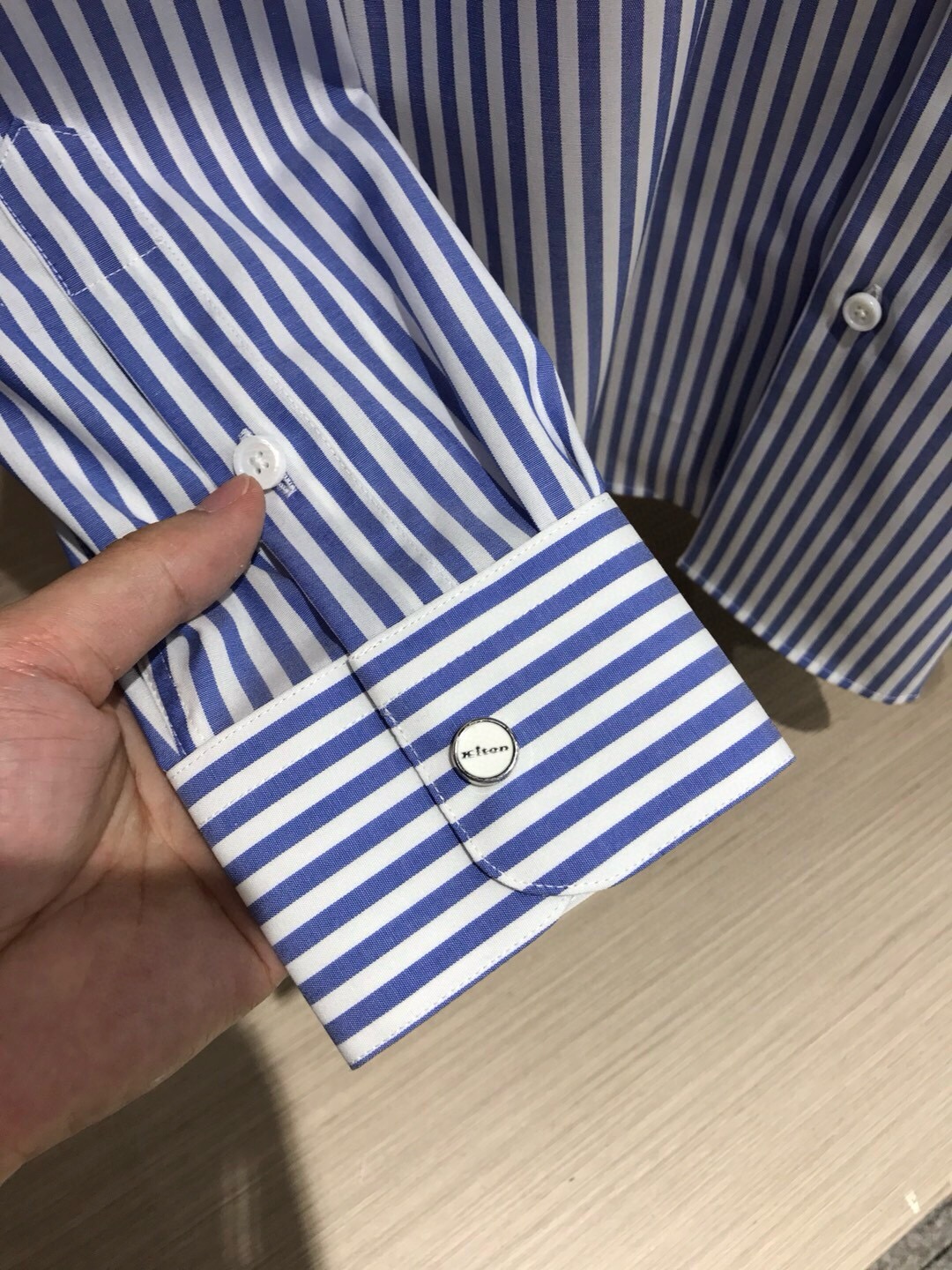 Рубашка мужская Kiton в голубую полоску с перламутровыми пуговицами