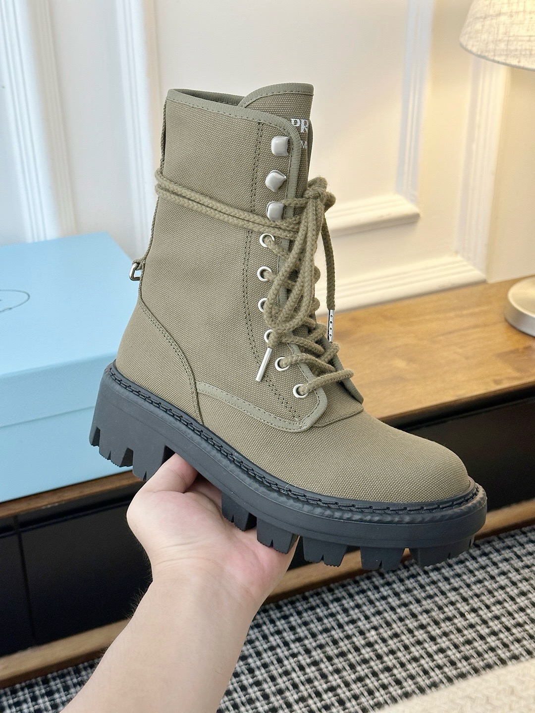 Ботинки женские Prada Canvas Combat Boot цвета хаки