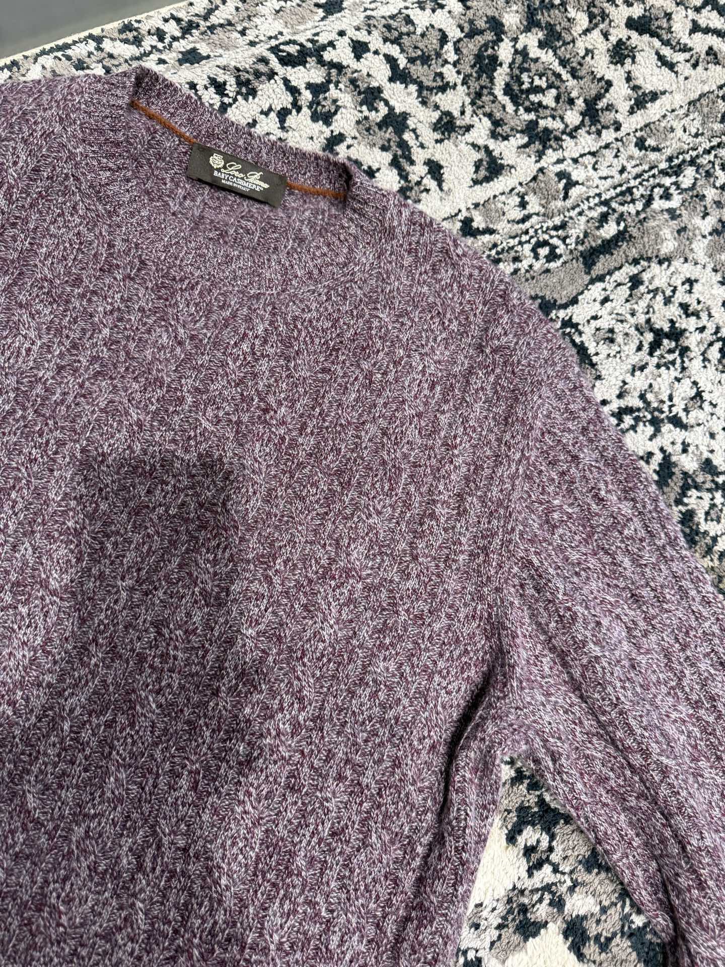 Свитер мужской в стиле Loro Piana Treccia из 100% шерсти розово-сливового цвета