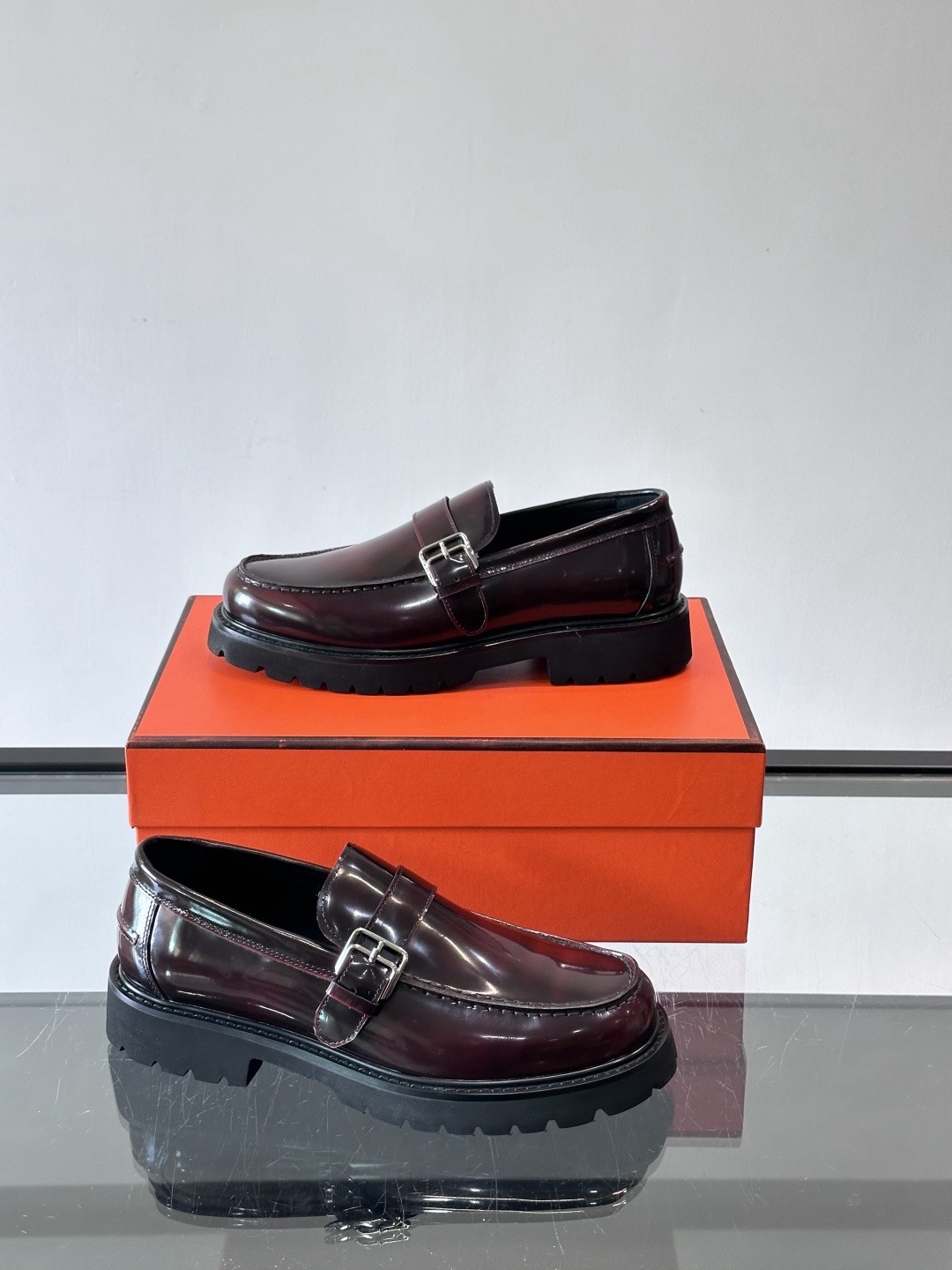 Лоферы мужские в стиле Hermès из натуральной кожи бордового цвета
