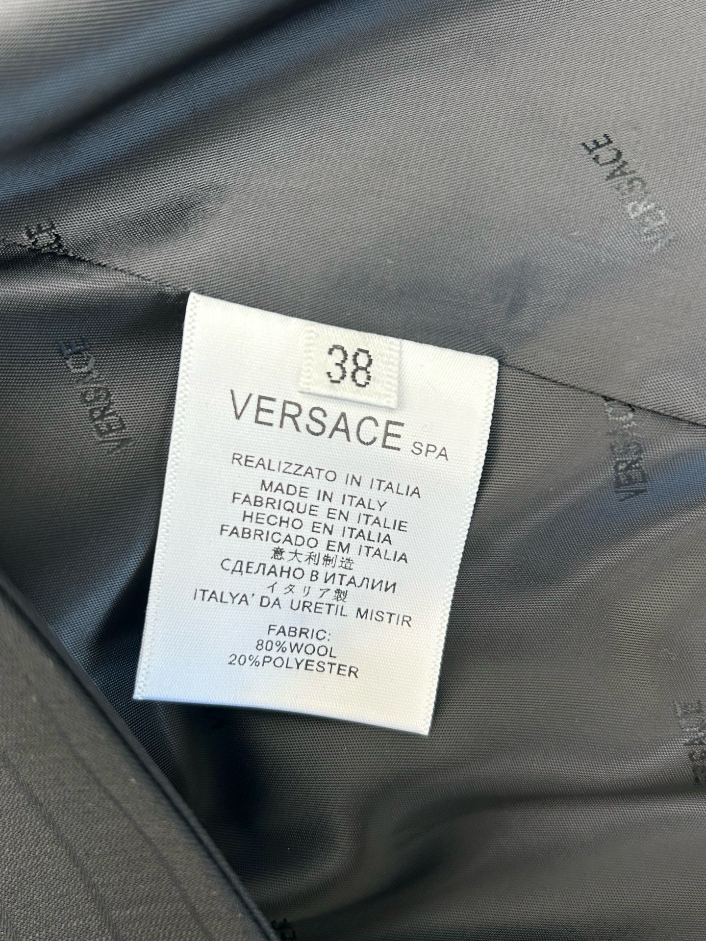 Жакет женский Versace тёмно-синего цвета с тонкой полоской и фирменными пуговицами
