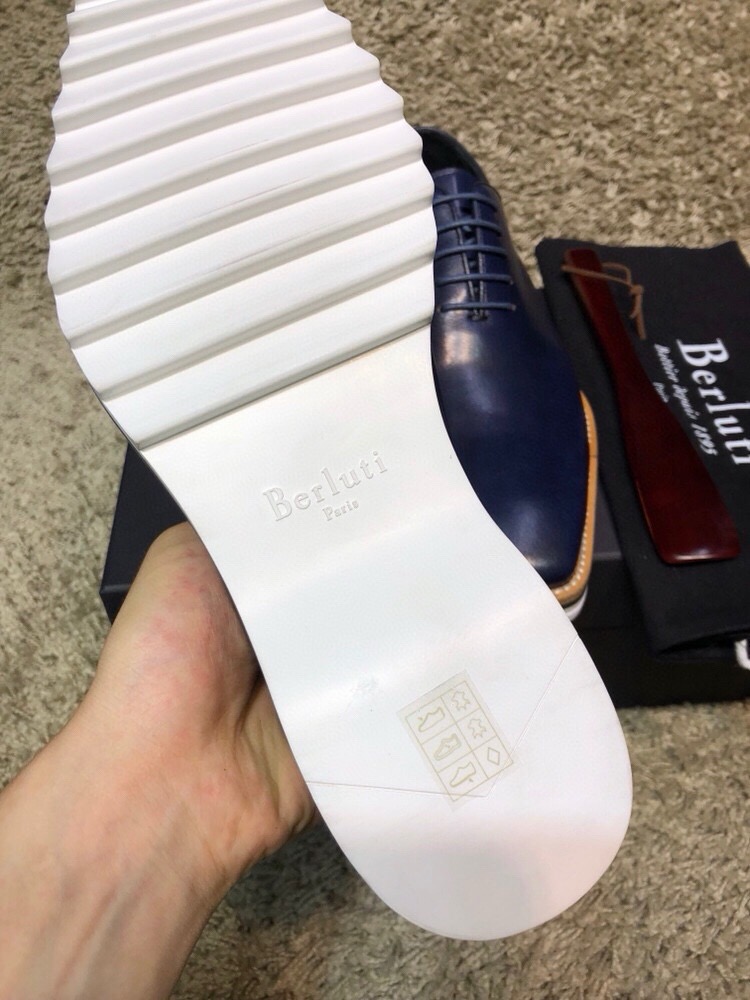 Дерби мужские Berluti из натуральной кожи синего цвета
