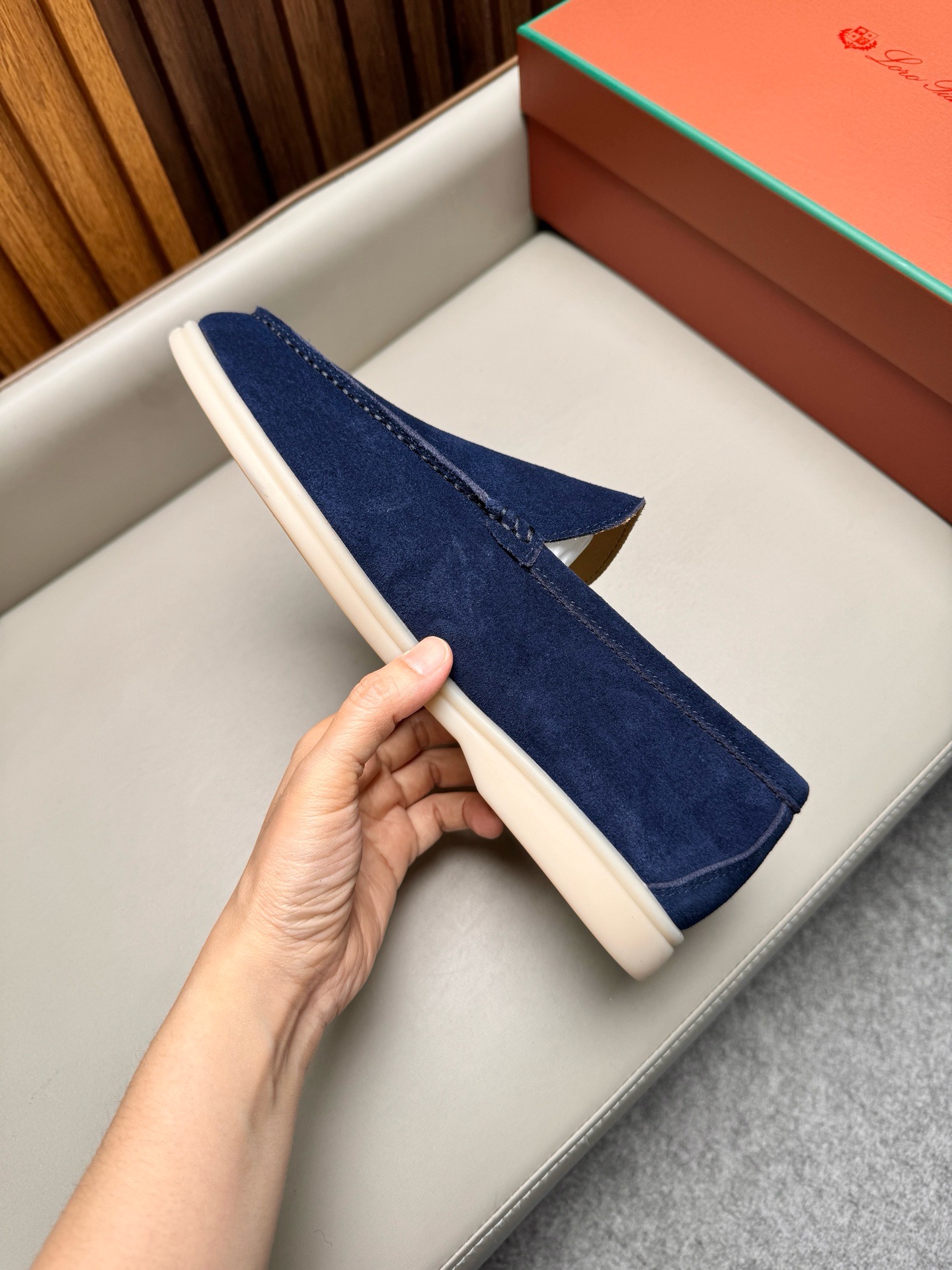 Лоферы унисекс в стиле Loro Piana из натуральной замши синего цвета