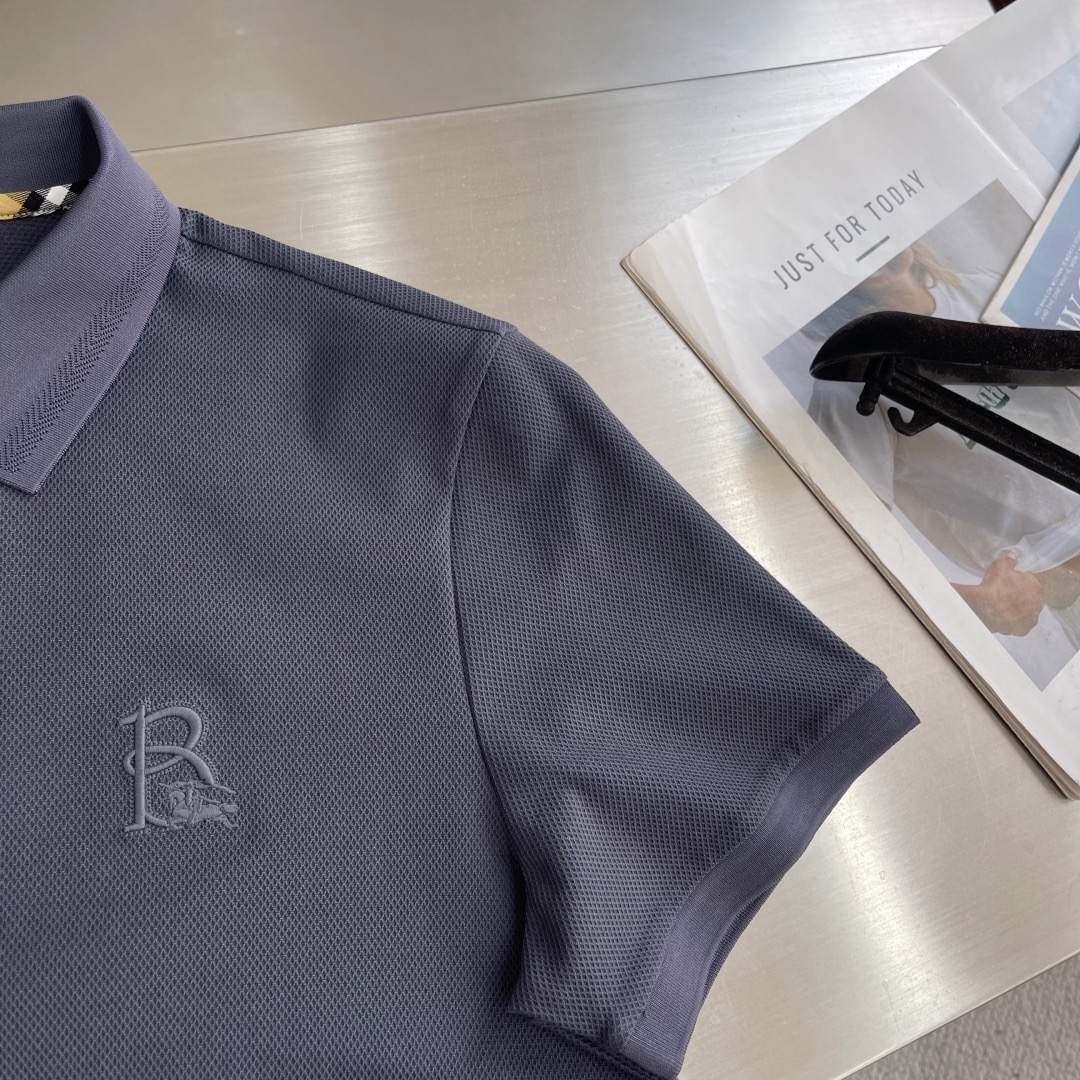 Поло мужское в стиле Burberry с фирменной отделкой воротника серо-синего цвета