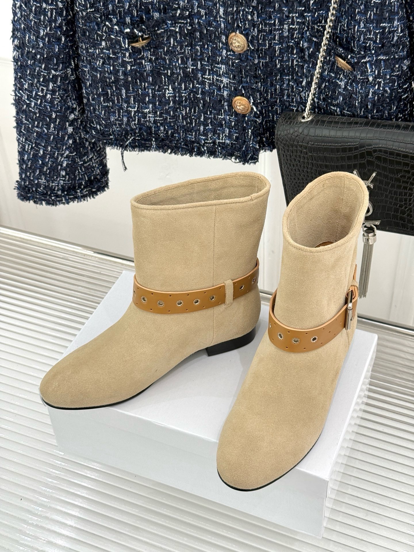 Ботильоны женские Isabel Marant Darner Buckle Boots бежевого цвета