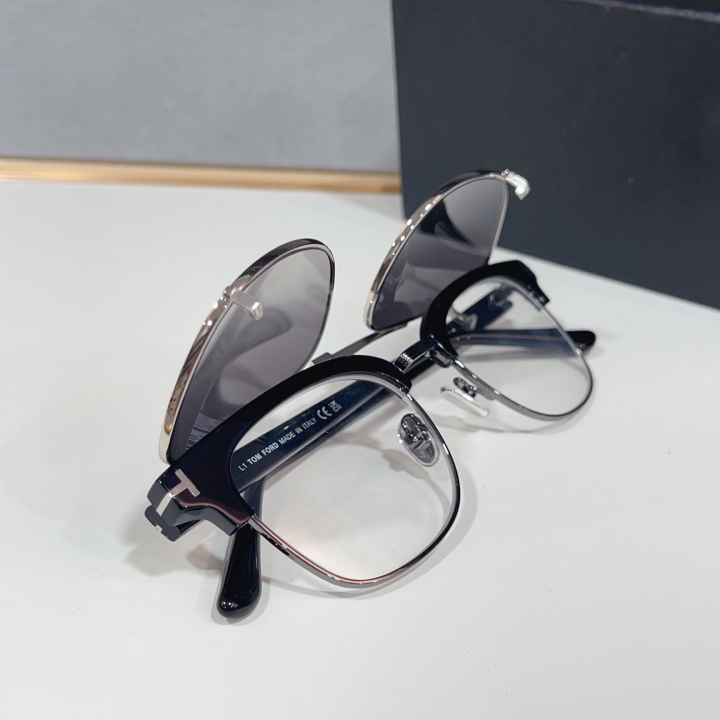 Очки солнцезащитные унисекс в стиле Tom Ford