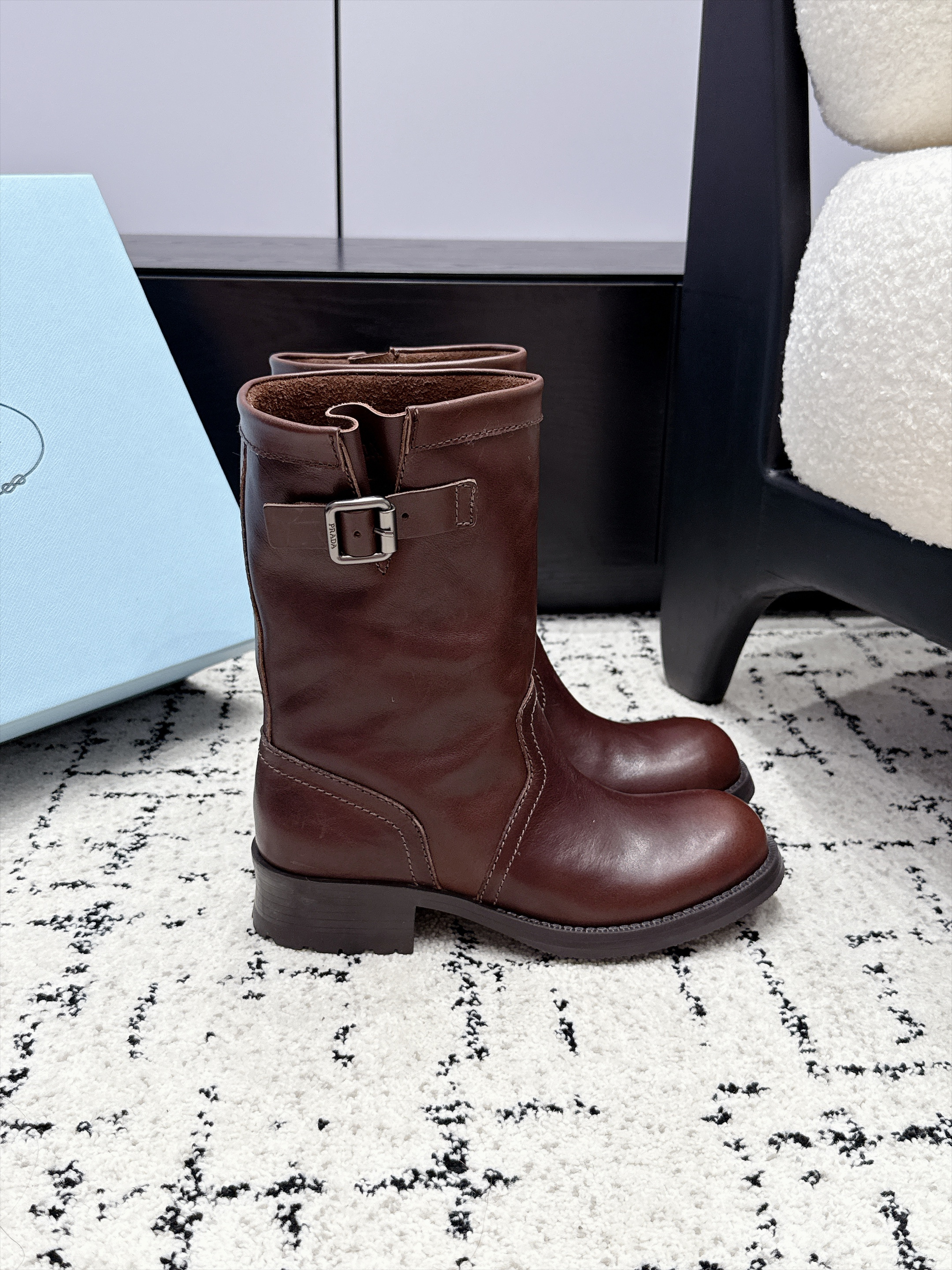 Сапоги женские Prada Leather Mid-Calf Boots тёмно-коричневого цвета