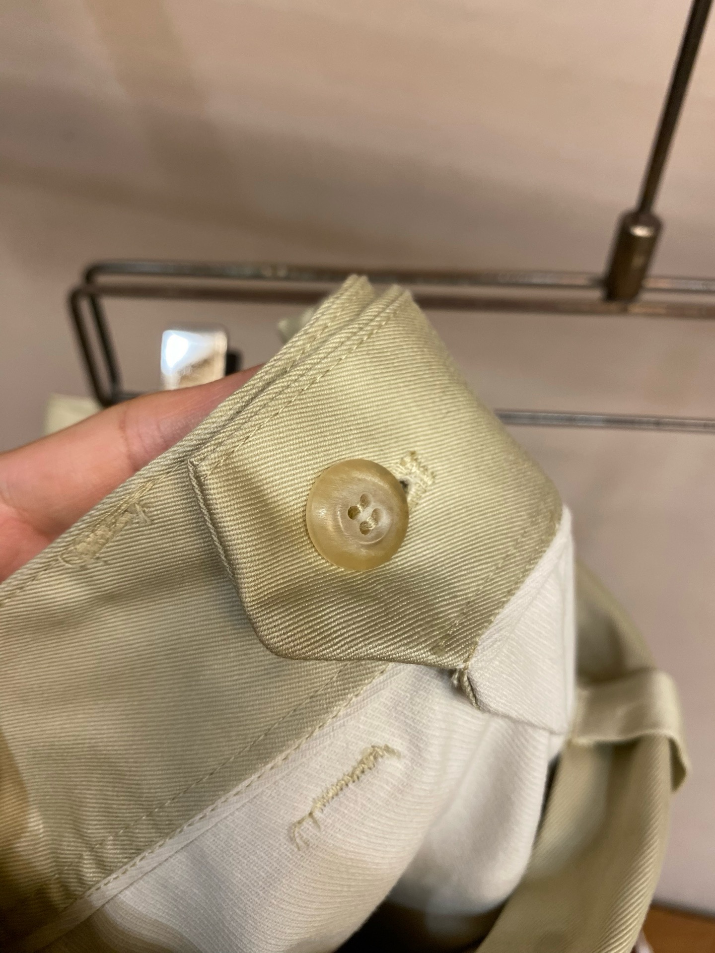 Брюки мужские в стиле Loro Piana Fuji  светло-бежевого цвета с прямым кроем